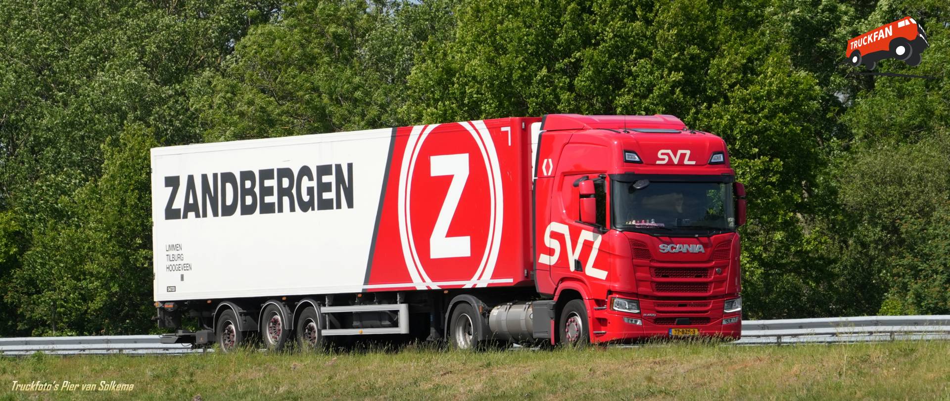 Scania R450 truck bij A7 Sneek