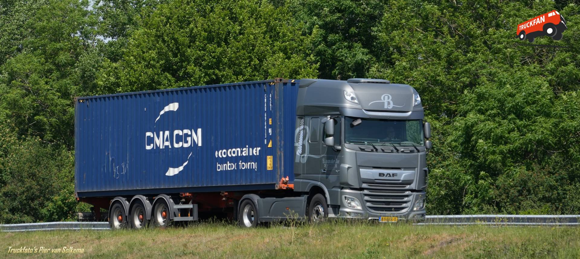 DAF XF truck bij A7 Sneek