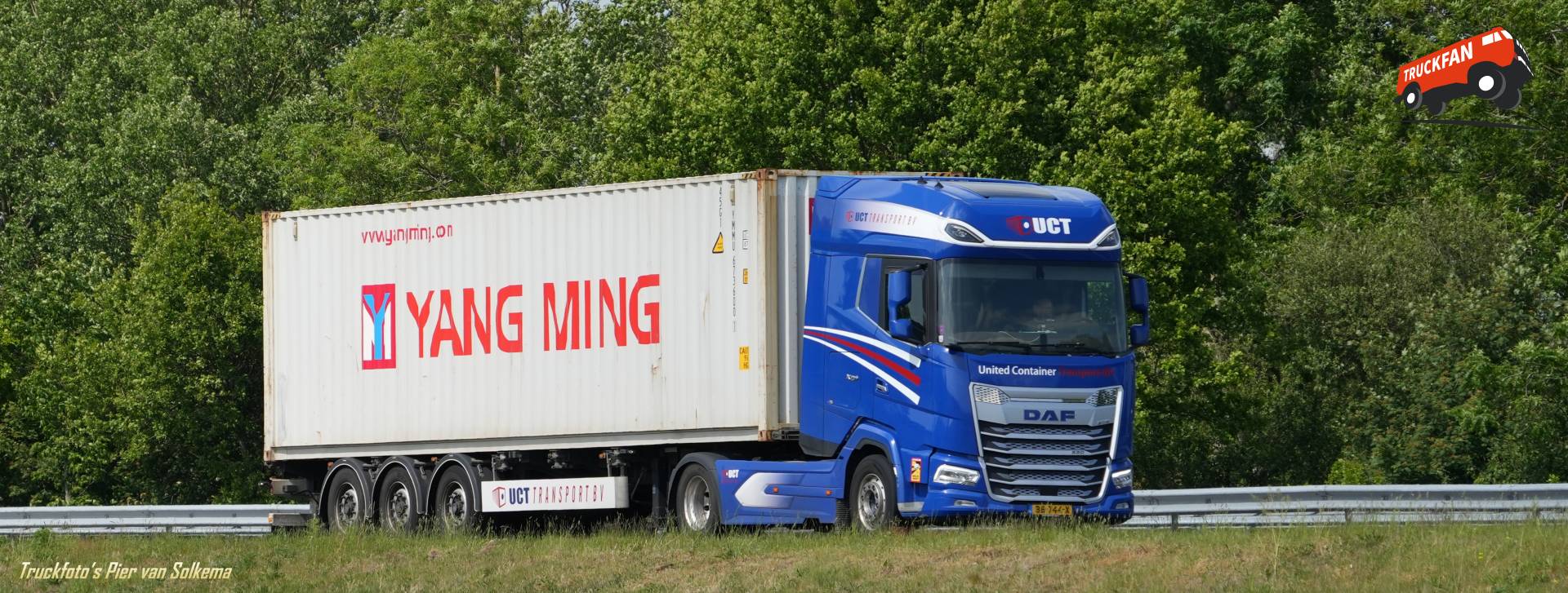 DAF XG+ vrachtwagen op A7 Sneek
