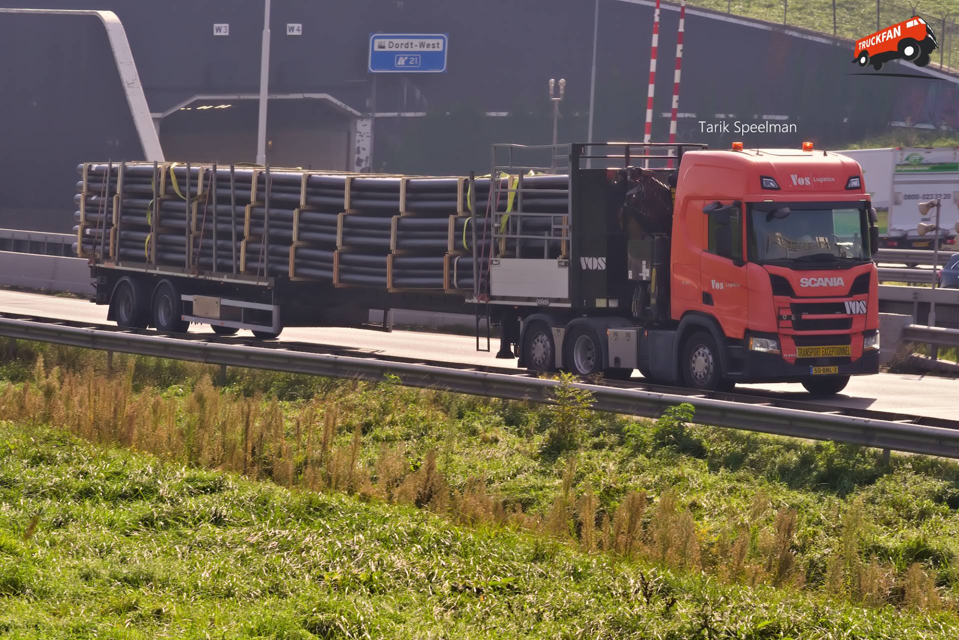 15-321, Scania R450 van VOS op de A16