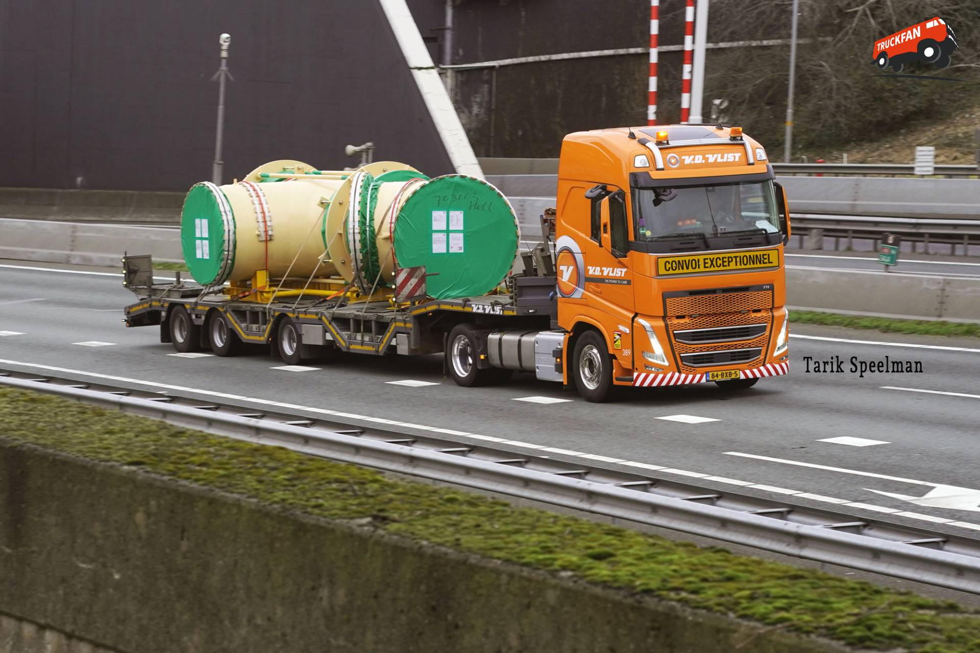 389, Volvo FH 5th Gen vrachtwagen van Van der Vlist