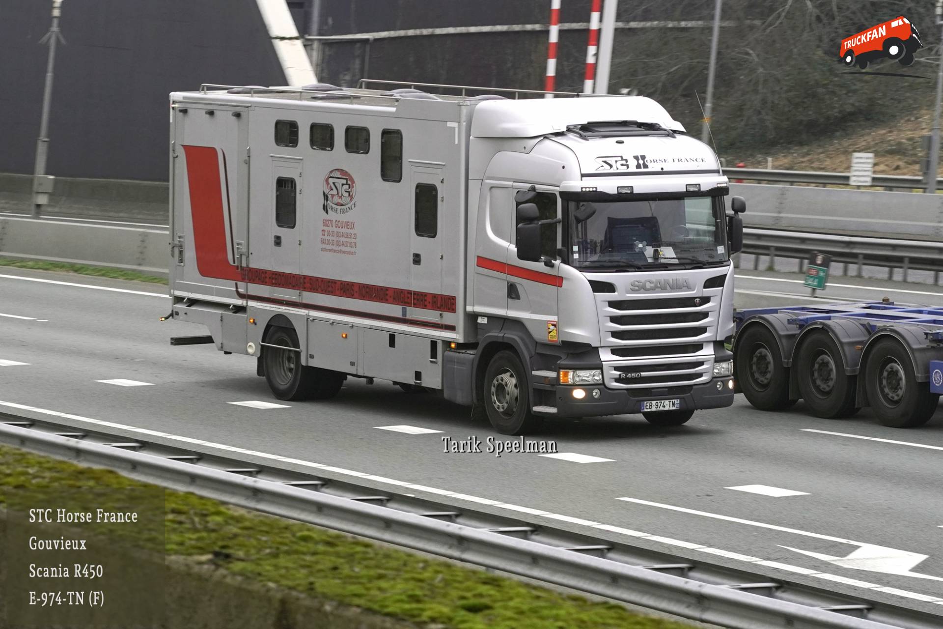 Scania R450 met kenteken EB-974-TN op A16