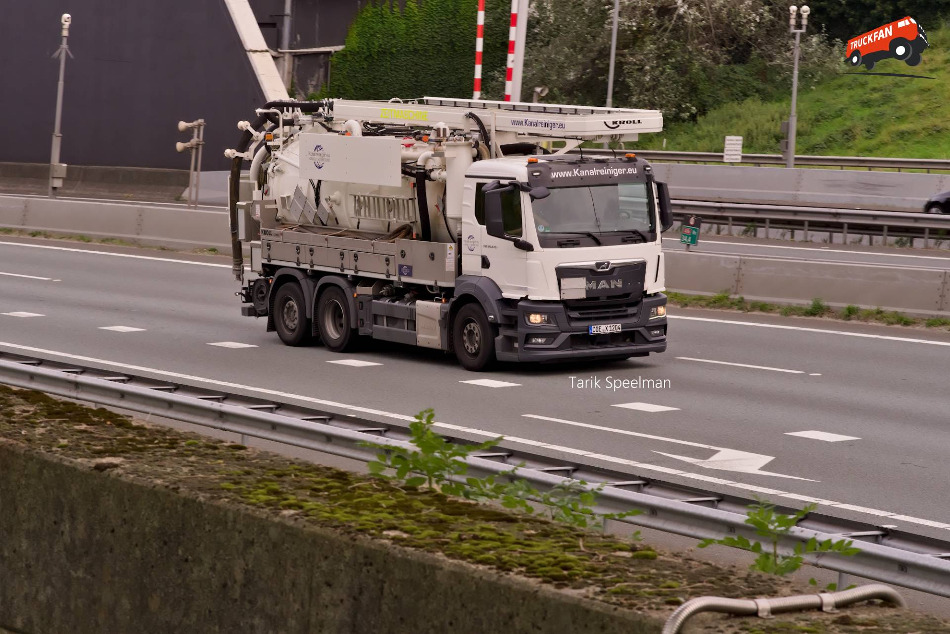 MAN TGS 3rd Gen vrachtwagen met kenteken COE X1204