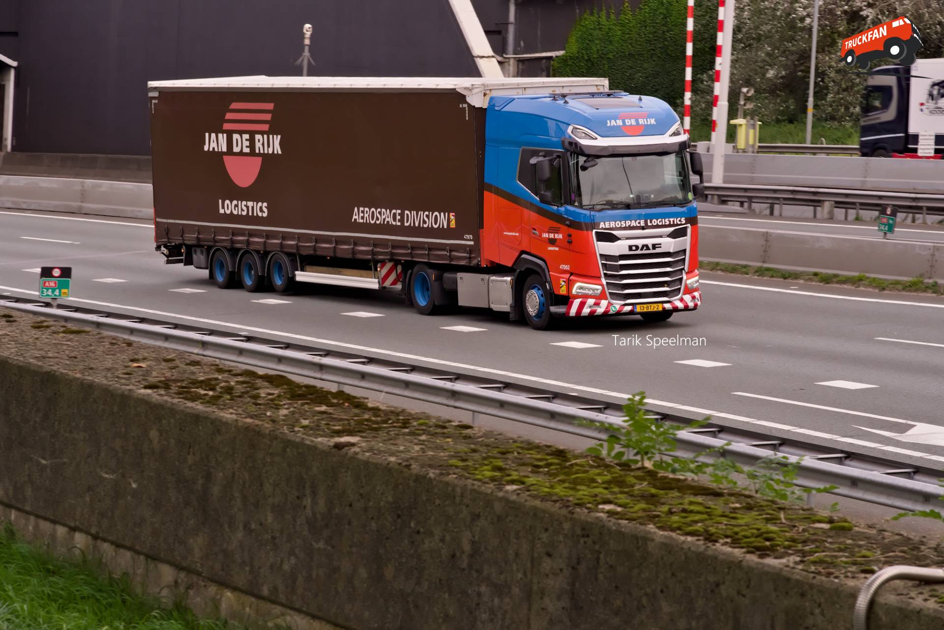 47052, DAF XG+ op de A16