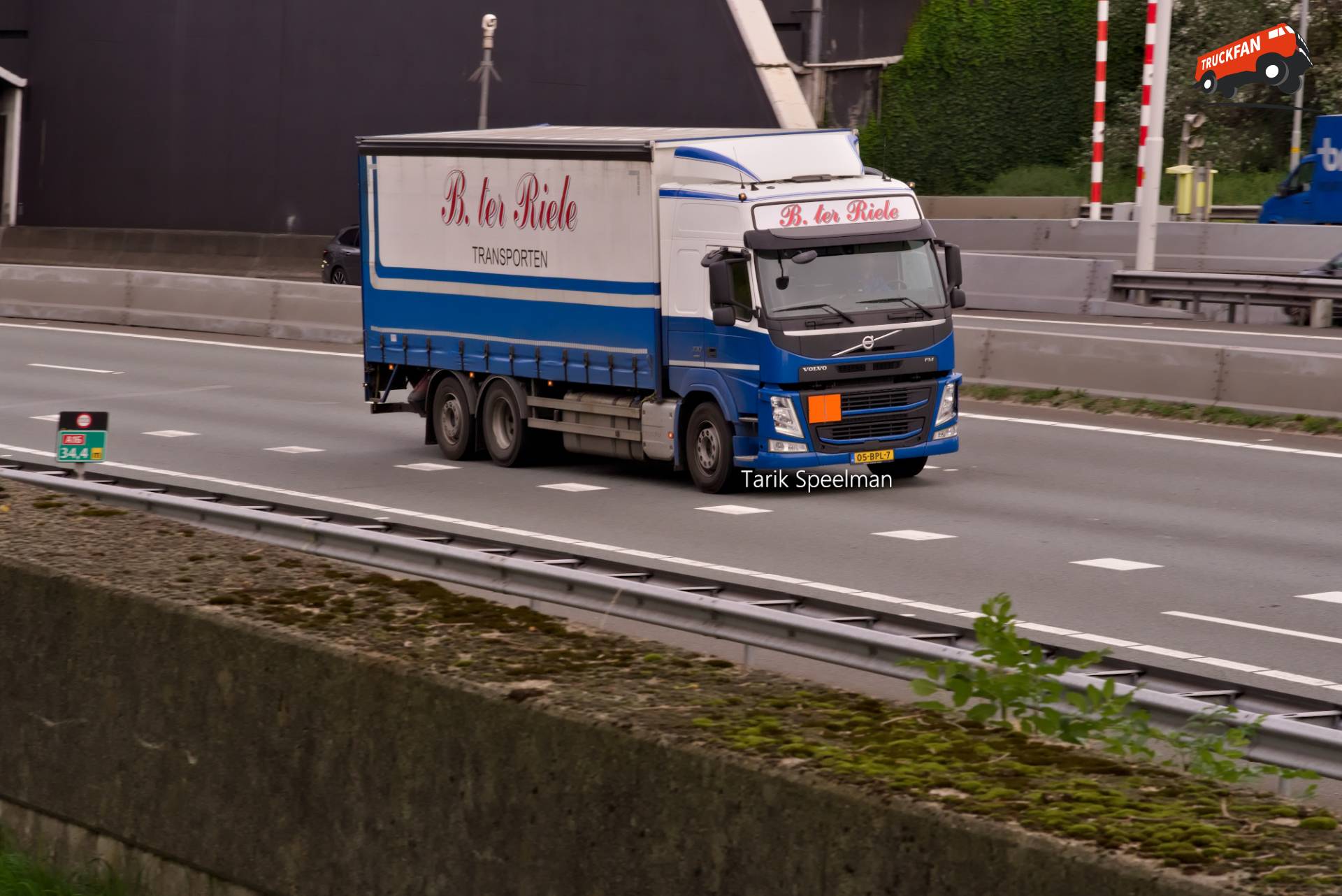 Volvo FM 4th Gen vrachtwagen op A16