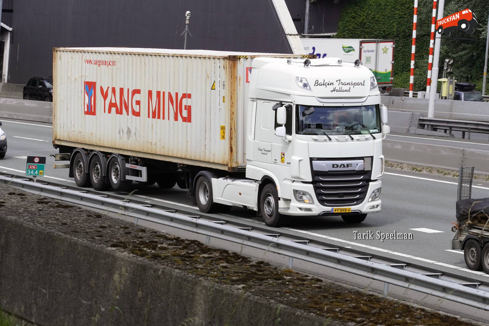 DAF XF Euro 6 vrachtwagen met kenteken 49-BRB-6
