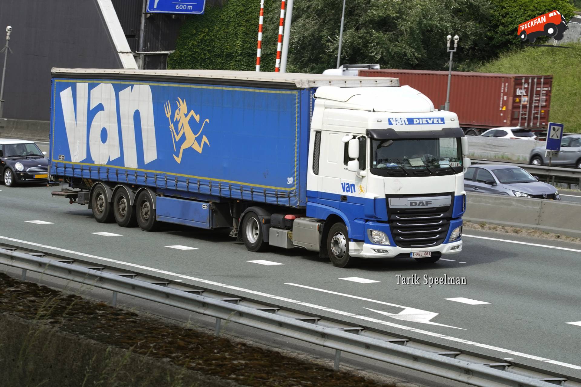 DAF XF Euro 6 vrachtwagen op A16