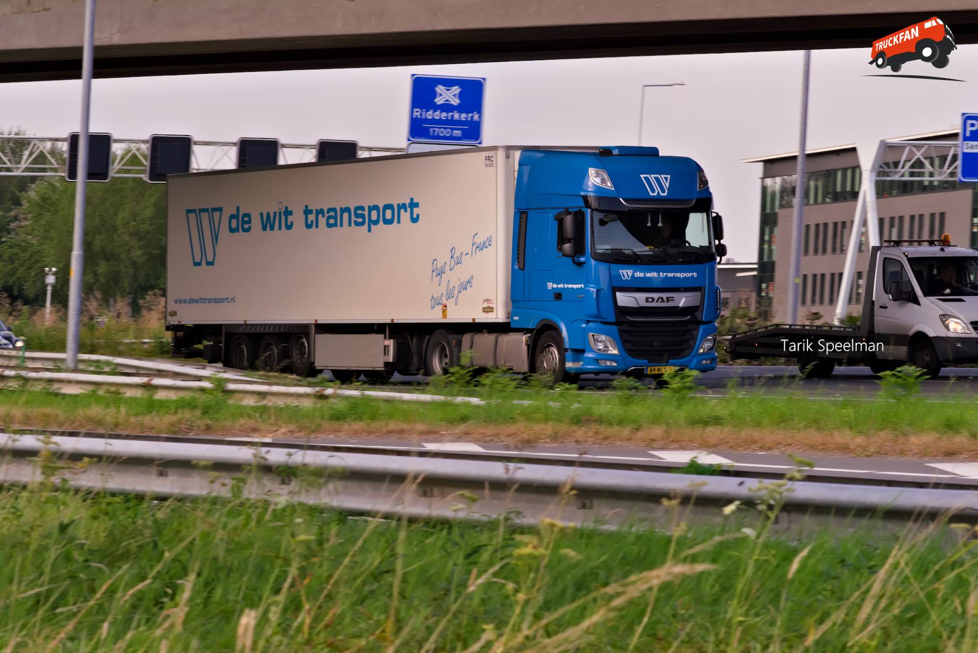 1157, DAF XF Euro 6 vrachtwagen op de A16