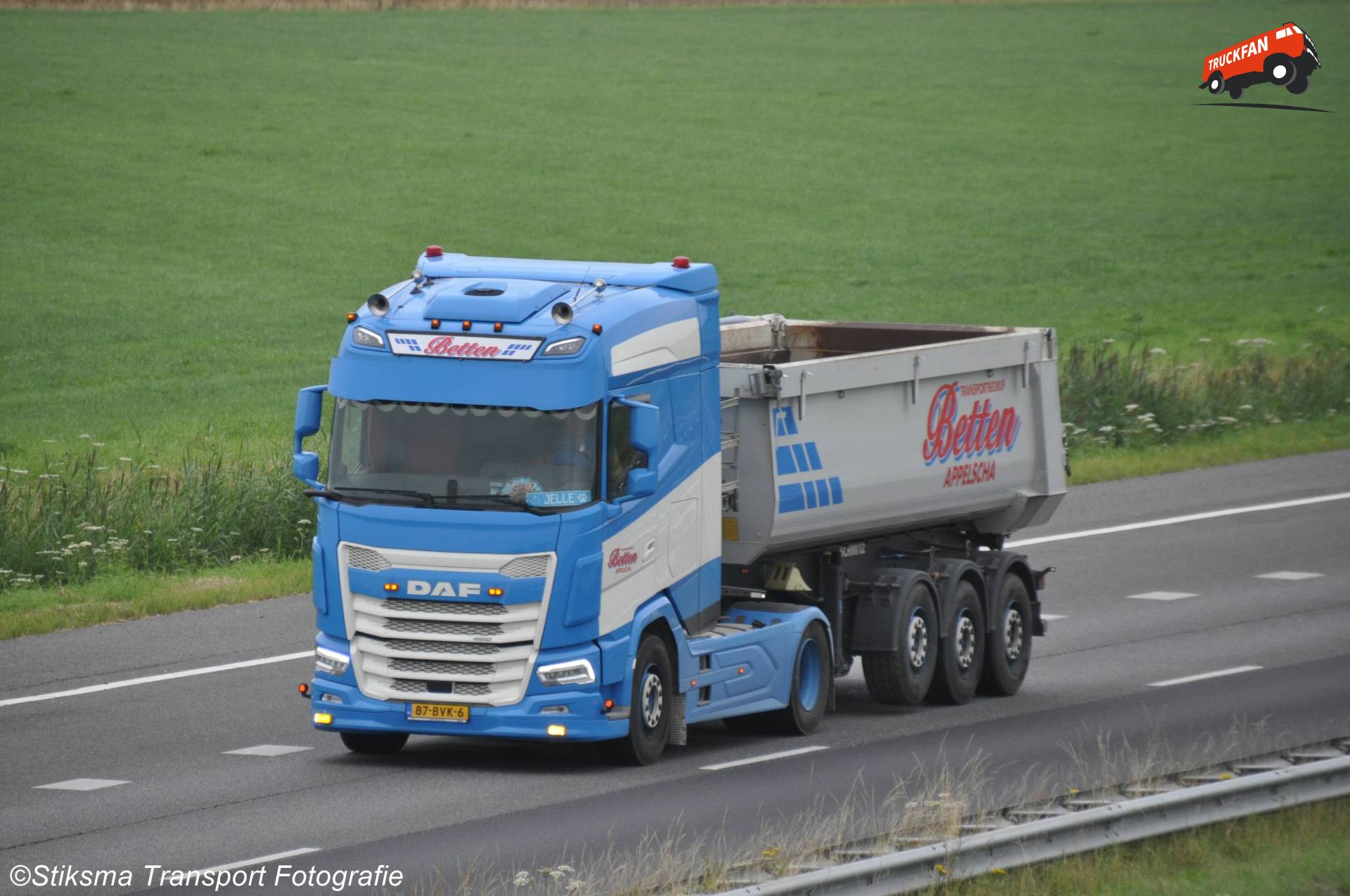 DAF XG kipper transport truck