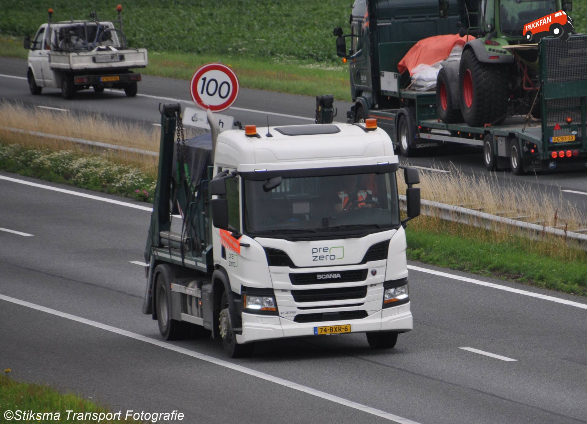 Scania P370 vrachtwagen van Prezero