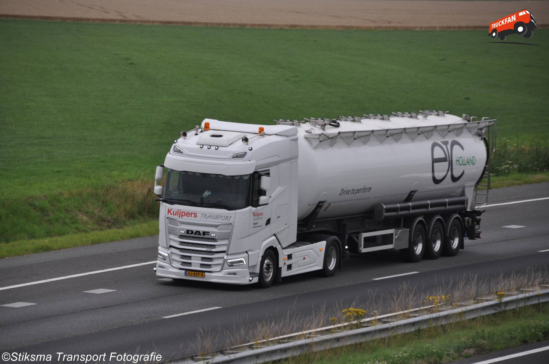 DAF XG bulk transport truck