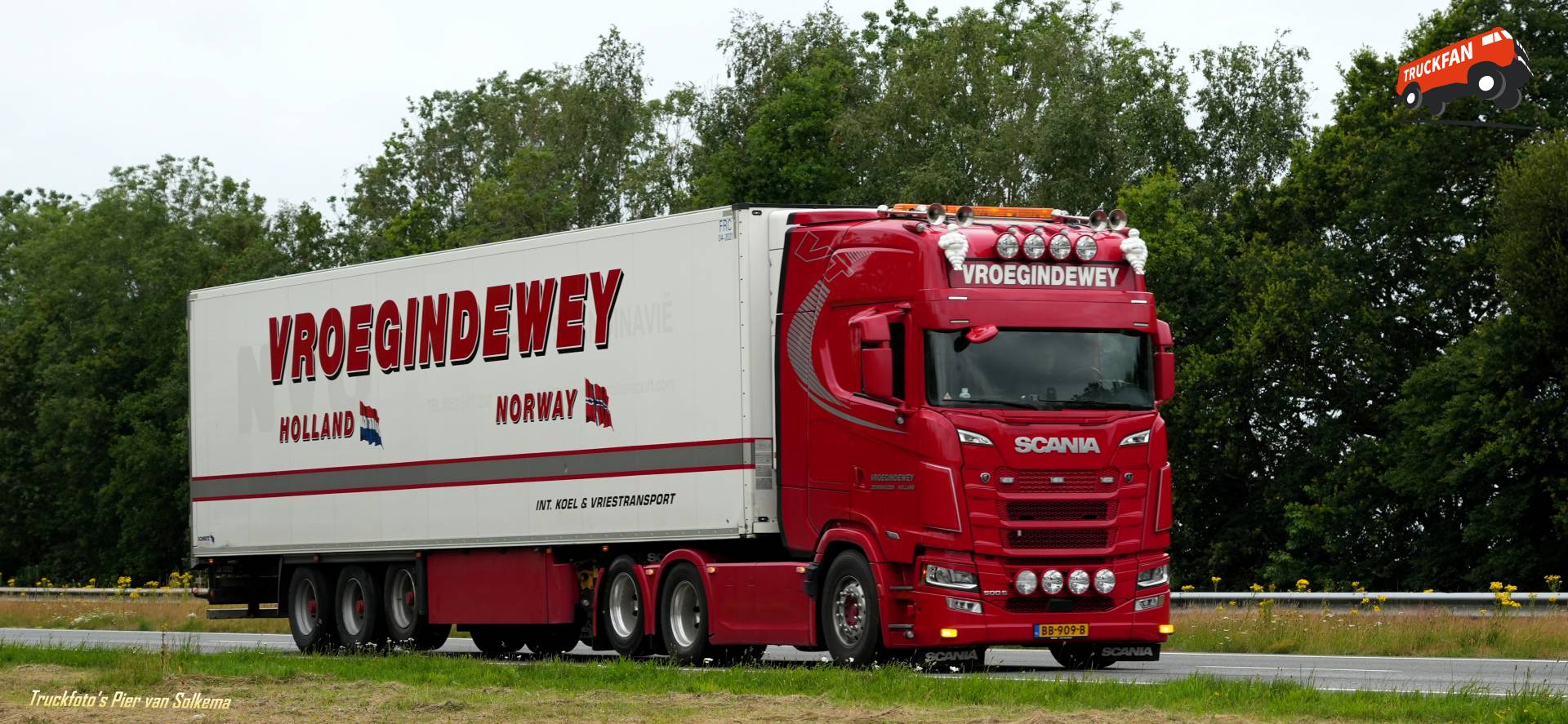 Scania 500S vrachtwagen op A7 in Drachten