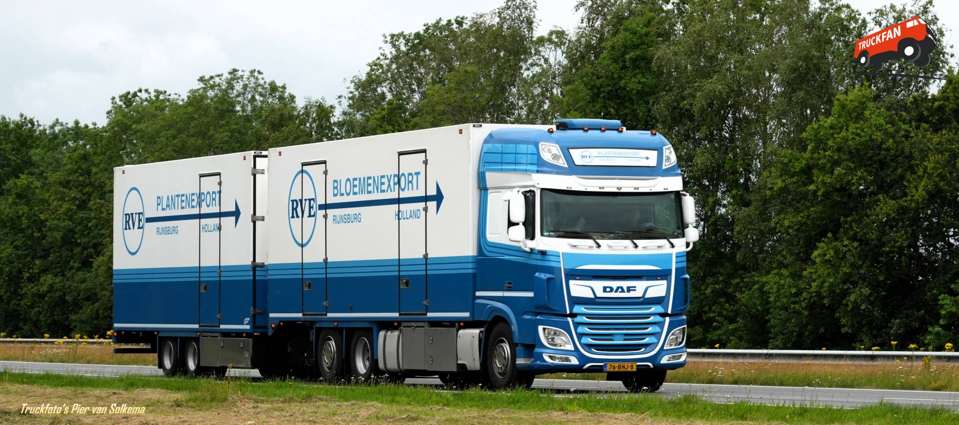 DAF XF vrachtwagen bij A7 Drachten