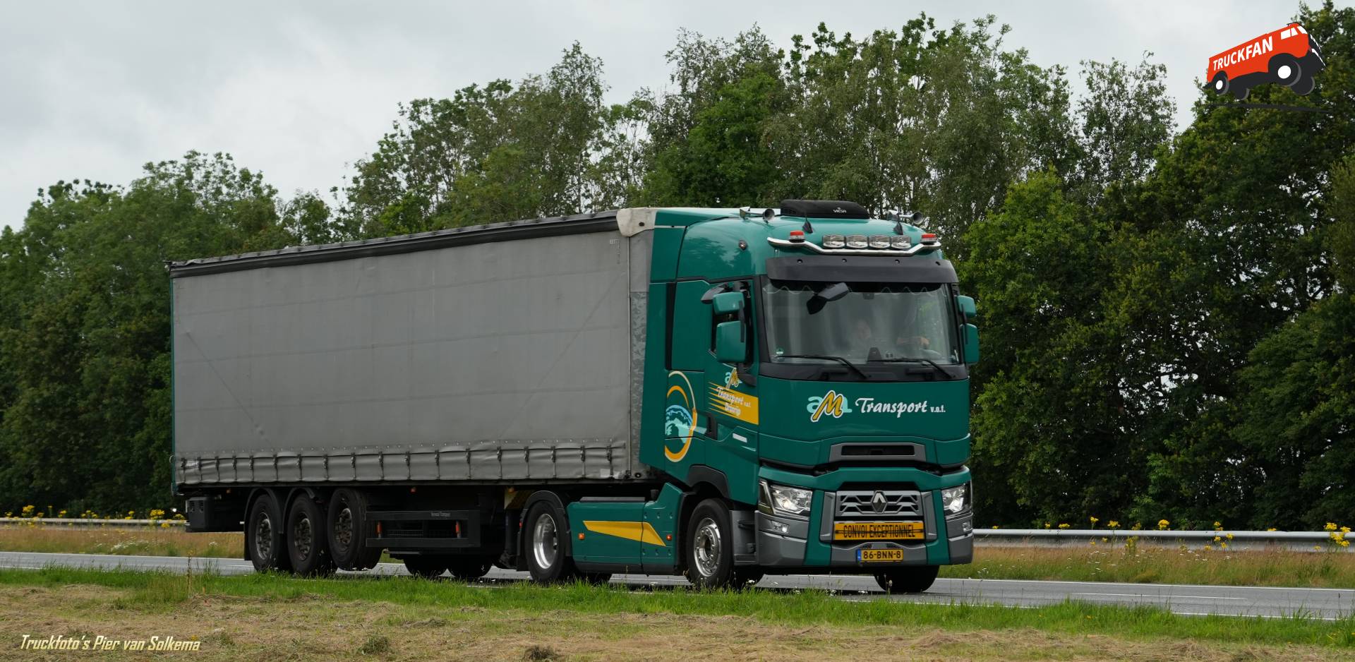 Renault vrachtwagen bedekt A7 Drachten