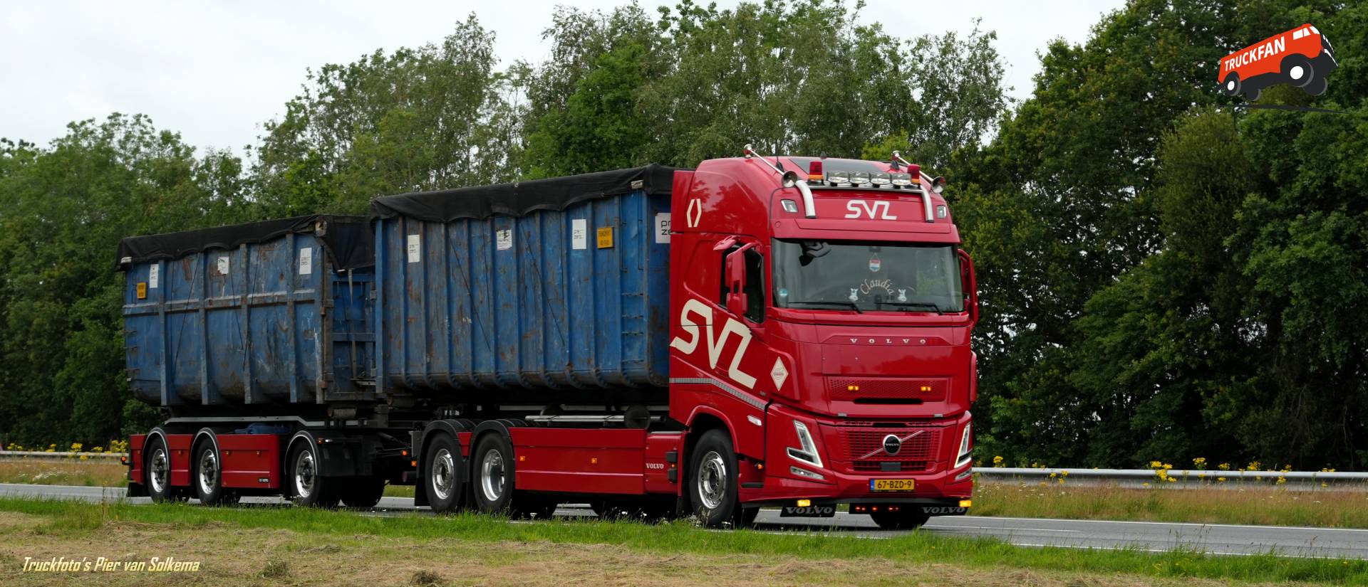 Volvo FH5 Aero vrachtwagen op A7 Drachten