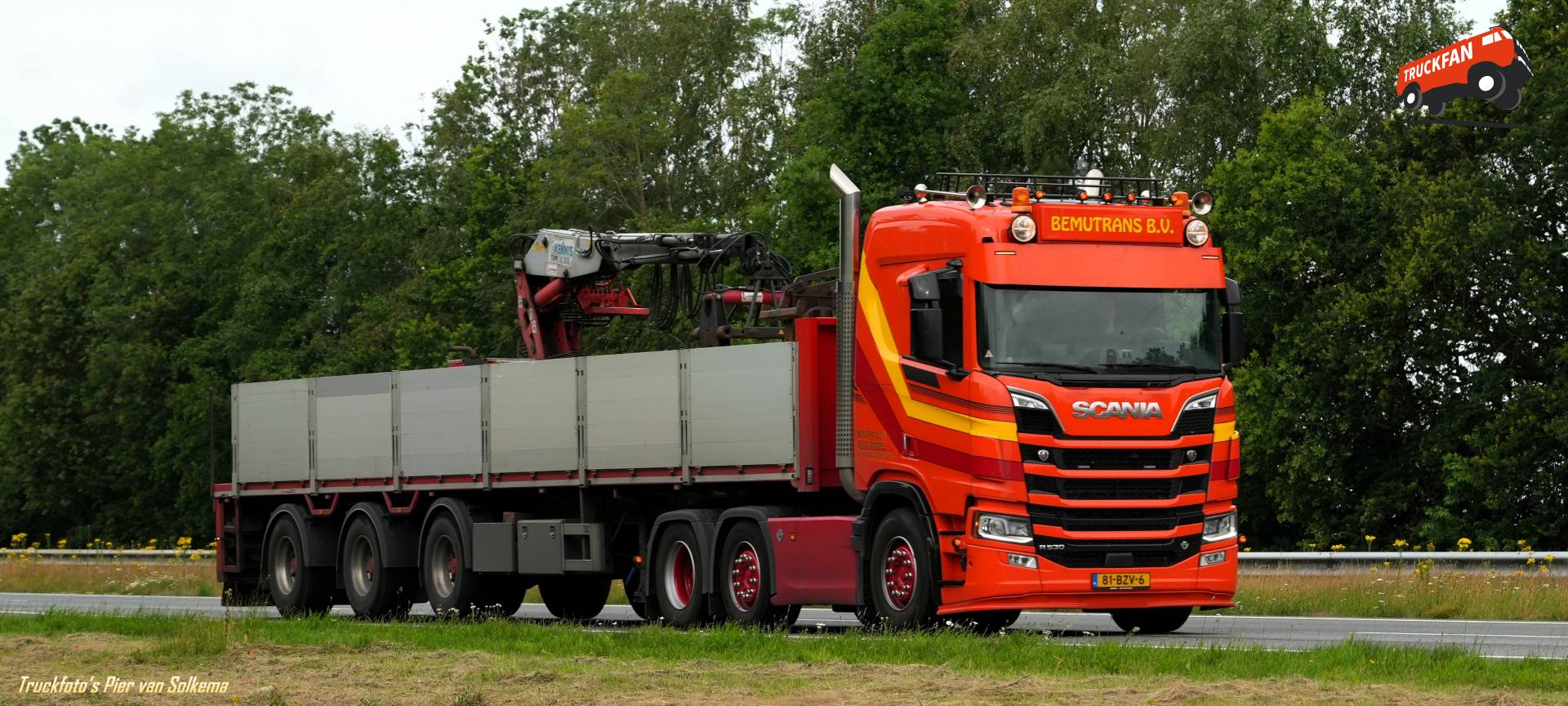 Scania R530 vrachtwagen van Bemutrans op A7 Drachten