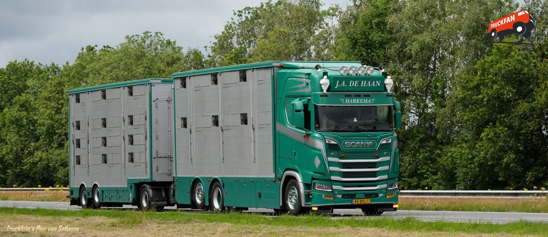 Scania S530 van Bedrijf de Haan op A7 Drachten