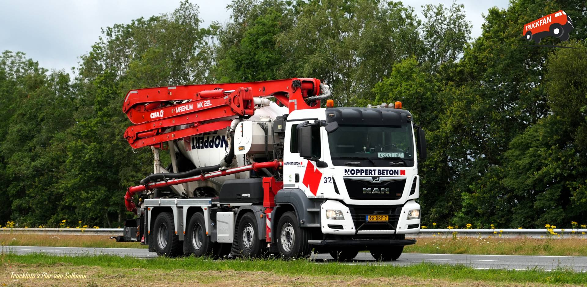 MAN TGS betonnen mixer op A7 Drachten