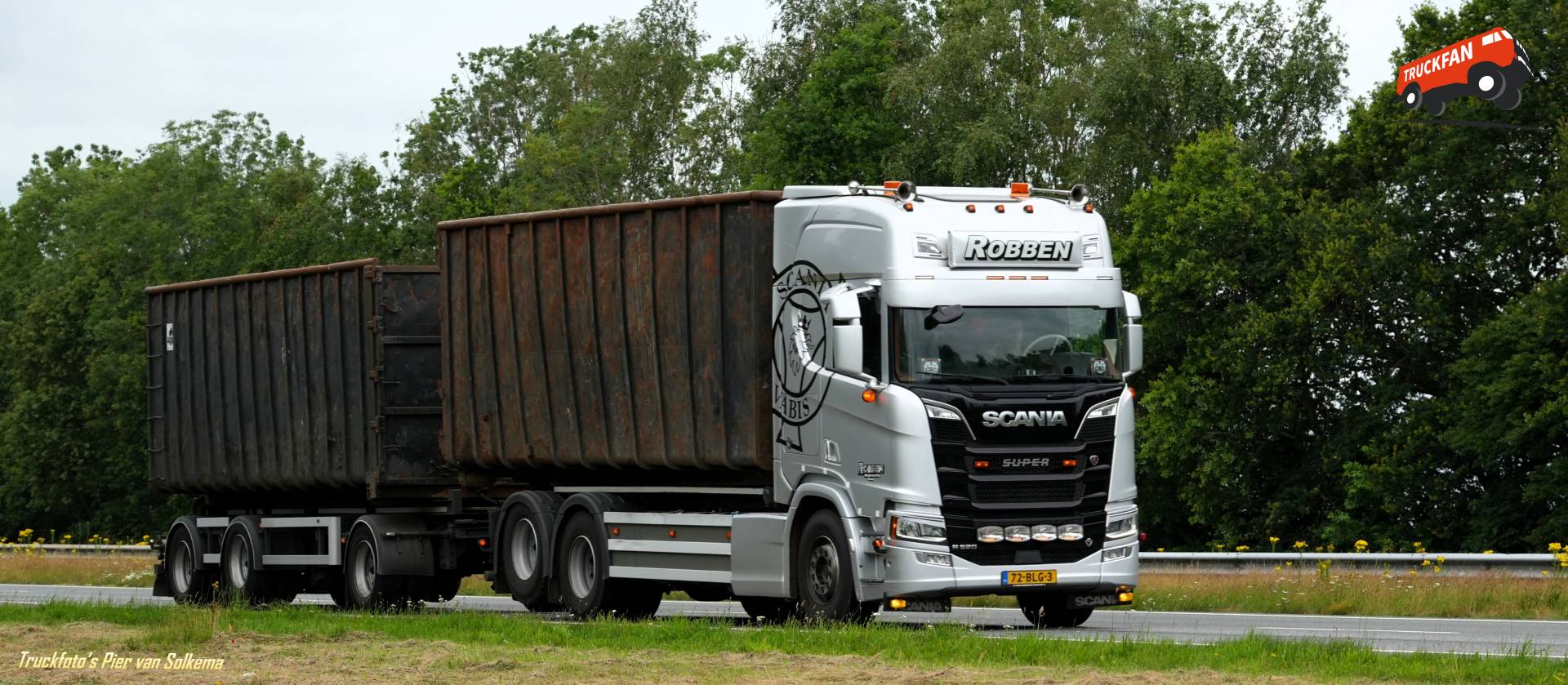 Scania R520 truck bij A7 Drachten