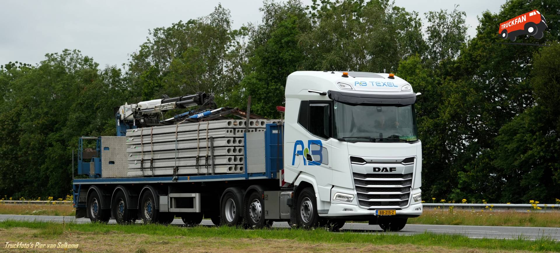 DAF XF vrachtwagen op A7 bij Drachten