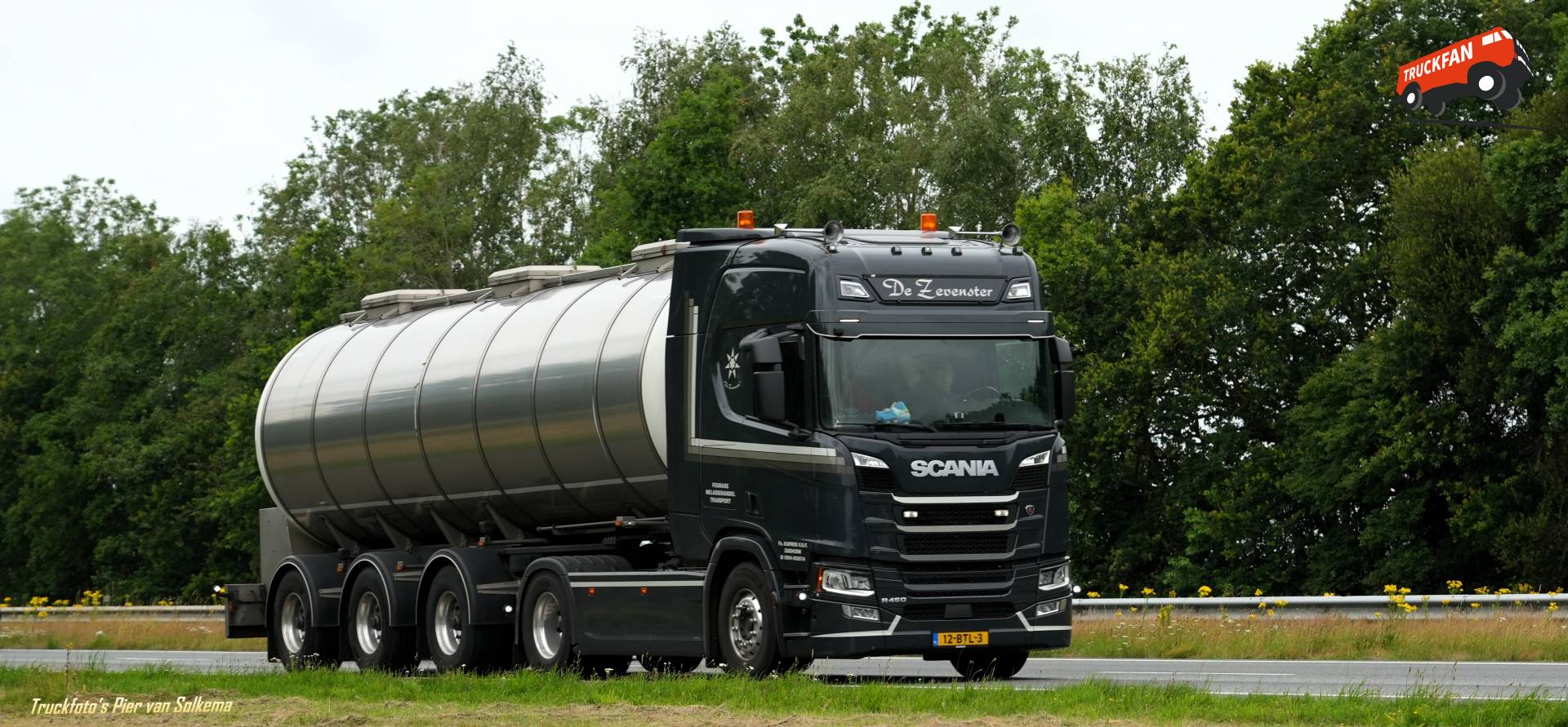 Scania R450 tanker truck near A7 Drachten