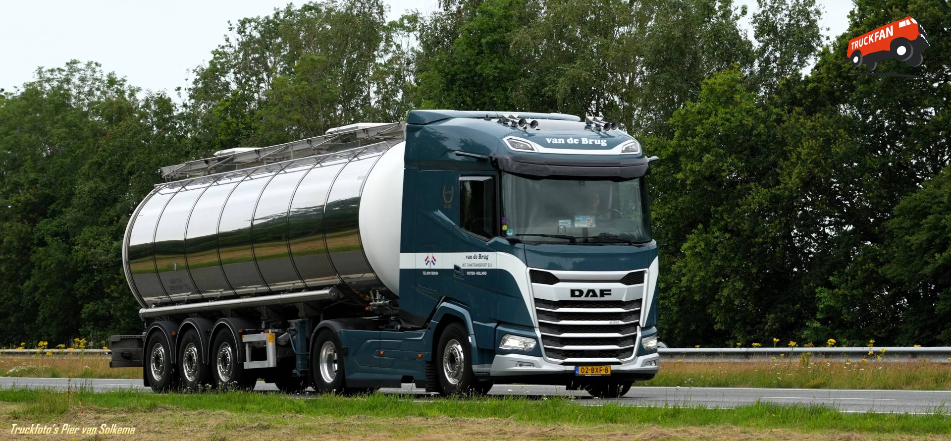 DAF XG Tanktransport bij A7 Drachten