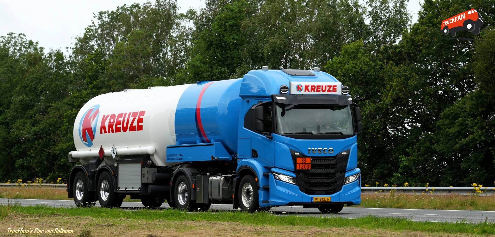 Iveco S Way vrachtwagen op A7 Drachten