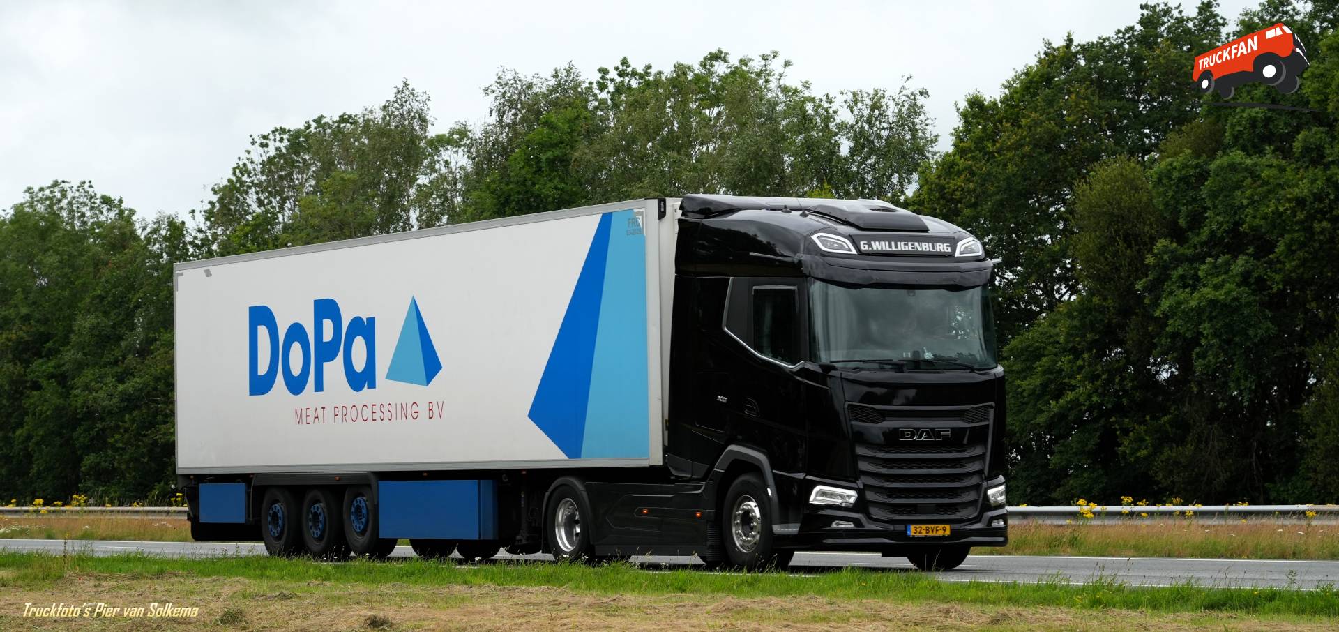 DAF XG truck on A7 Drachten