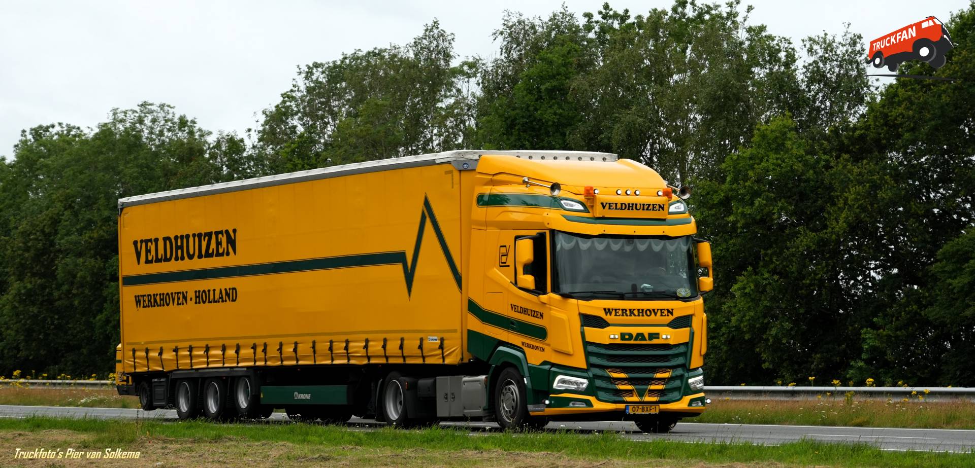 DAF XF vrachtwagen op A7 bij Drachten