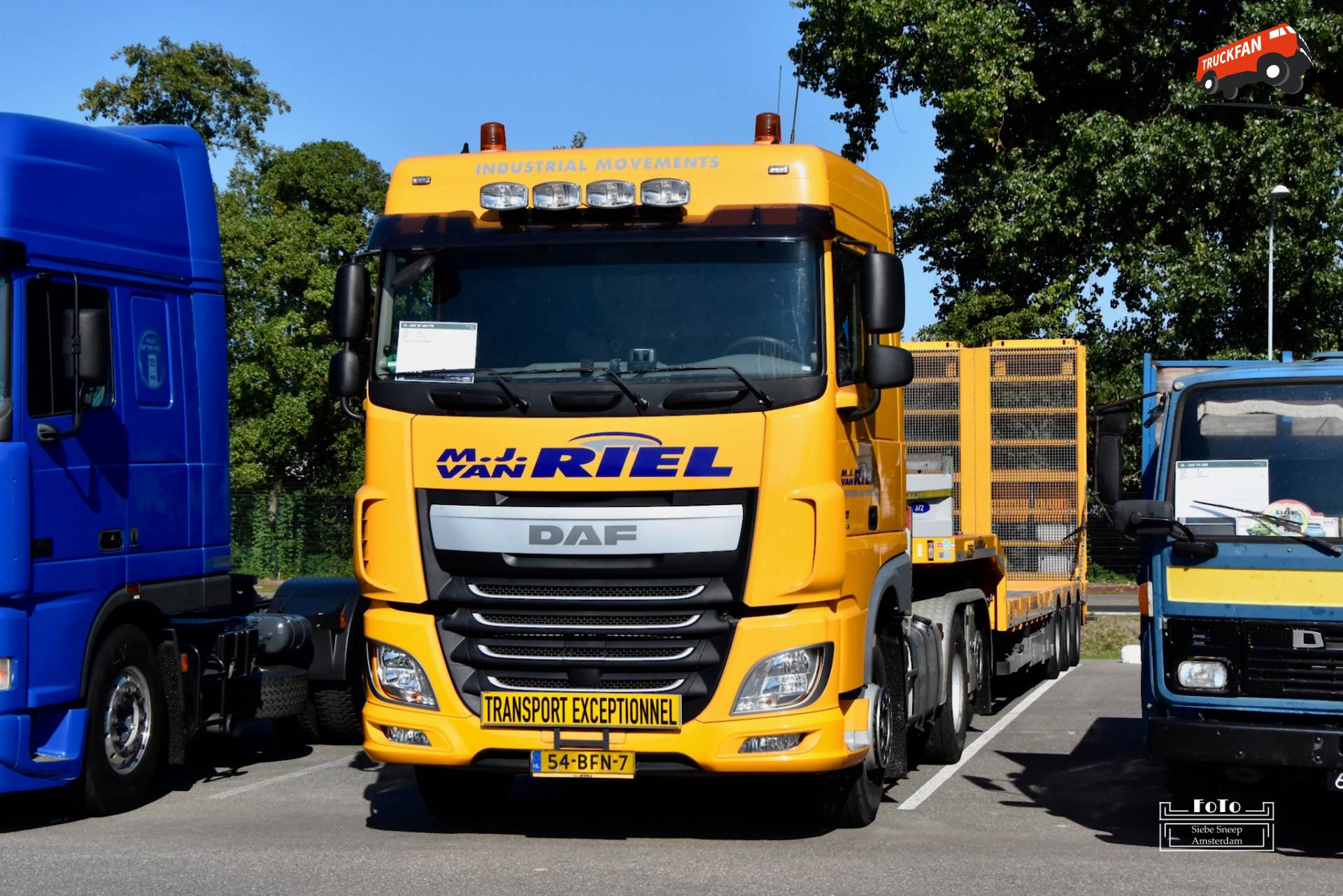 Een DAF XF 440 FTR van M.J. van Riel uit Tilburg, bouwjaar 2015, kenteken 54-BFN-7.