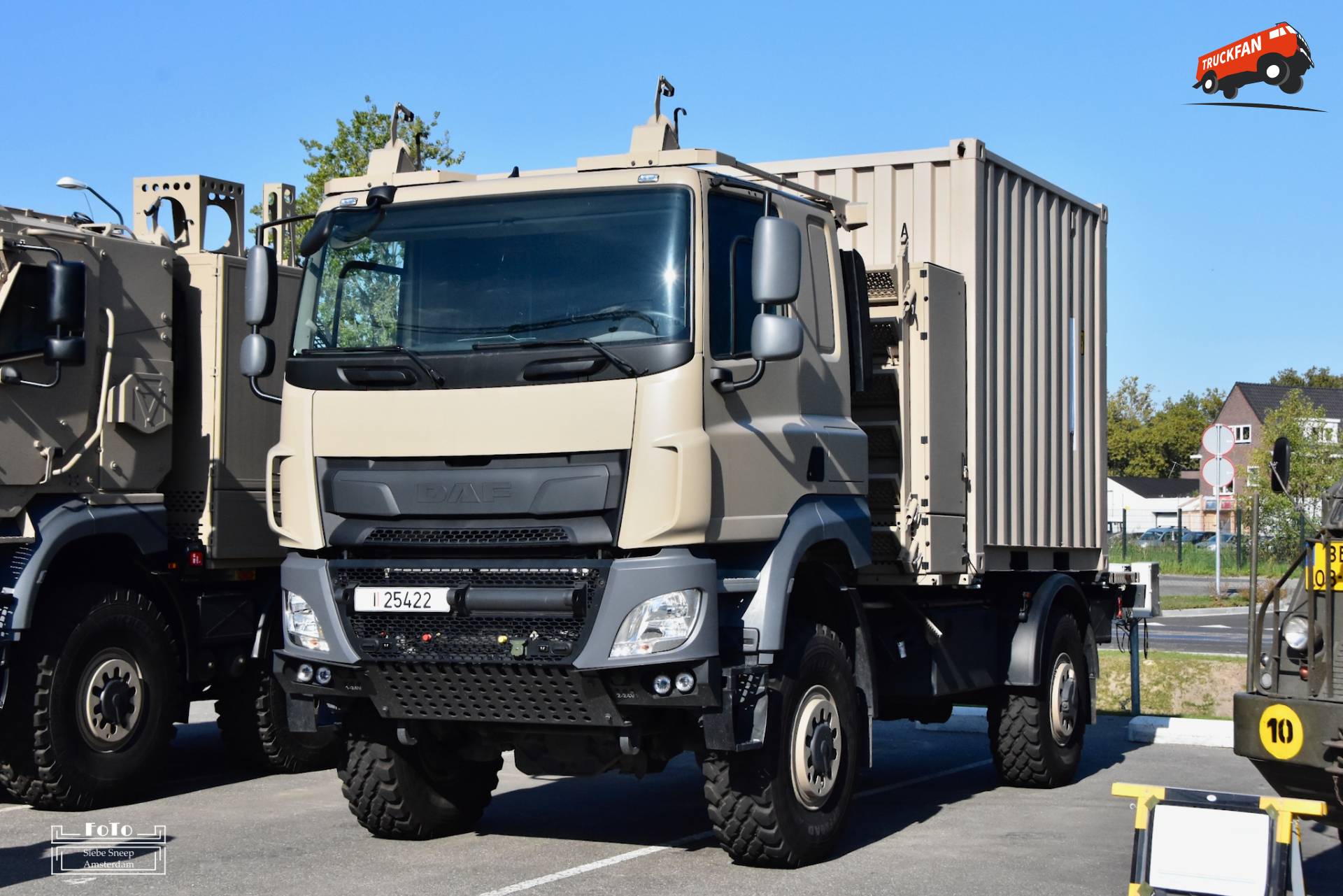 Een DAF CF Military 4x4 met van het Belgische leger, kenteken 25422.