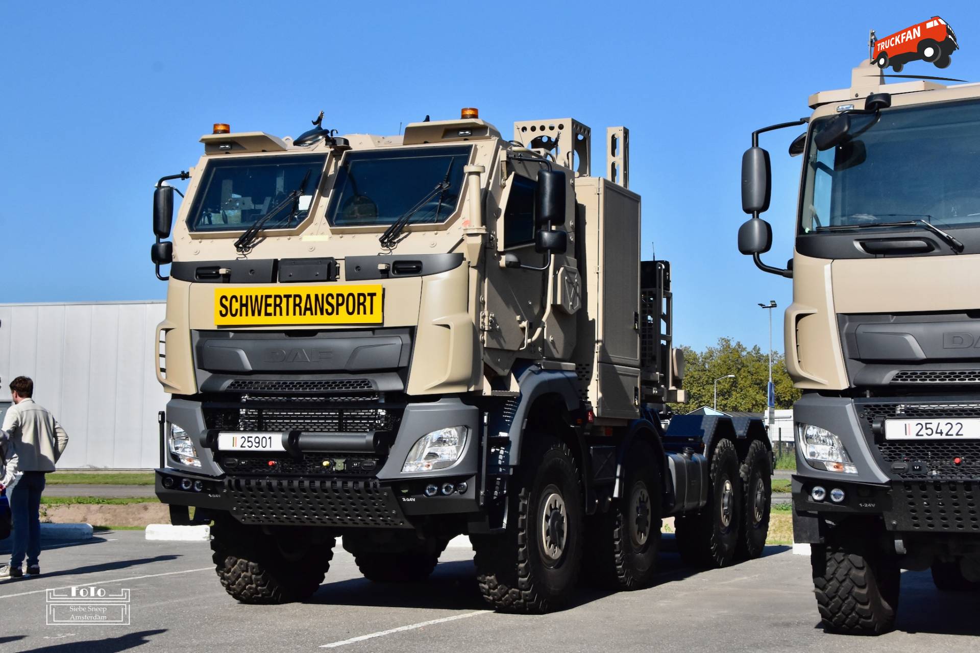 Een DAF CF Military 8x8 van het Belgische leger, kenteken 25901.