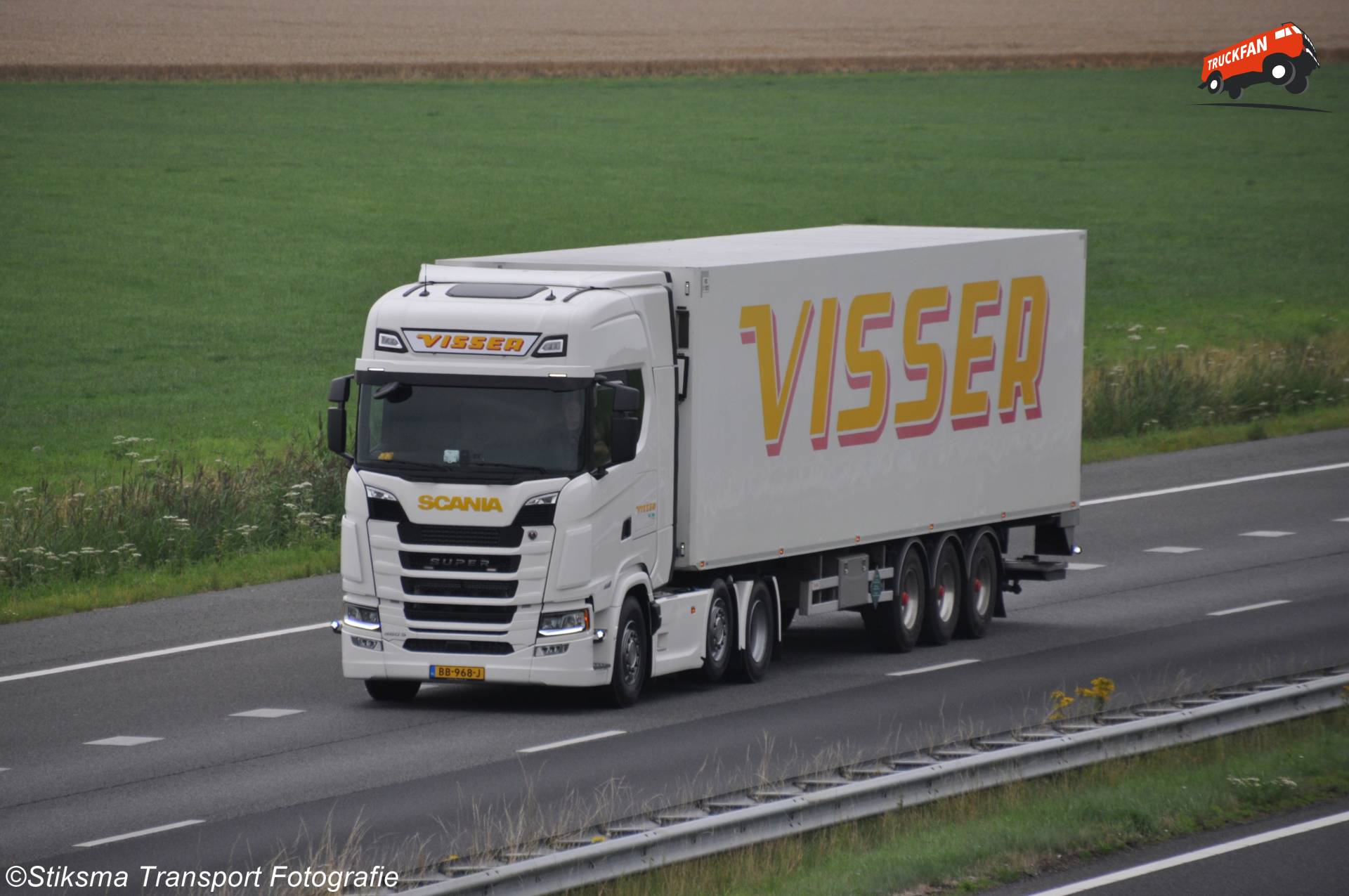 Scania S460 koel- en vriestransport van Visser Lauwersoog