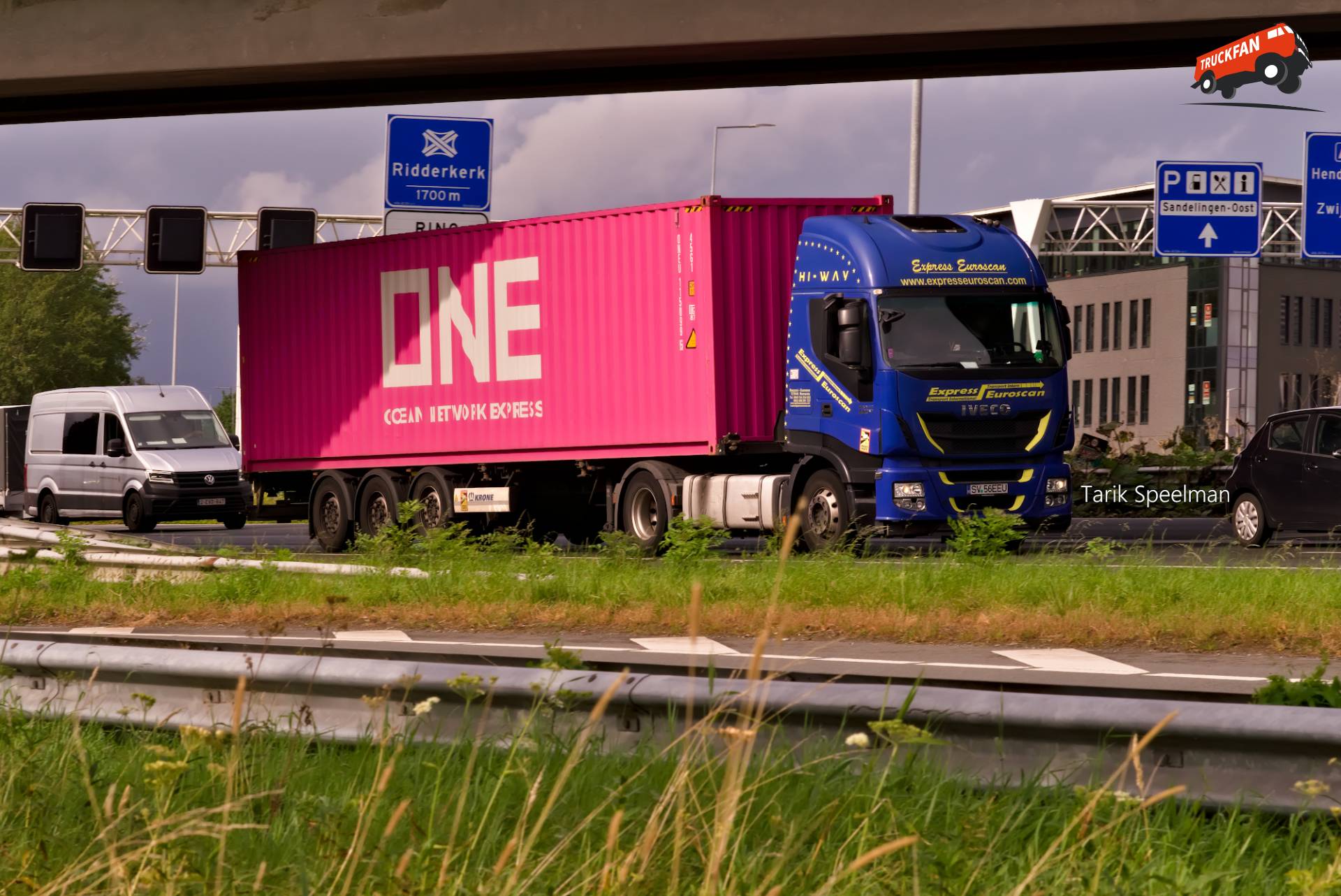 Iveco Stralis Hi-Way met kenteken SV 56EEU op A16