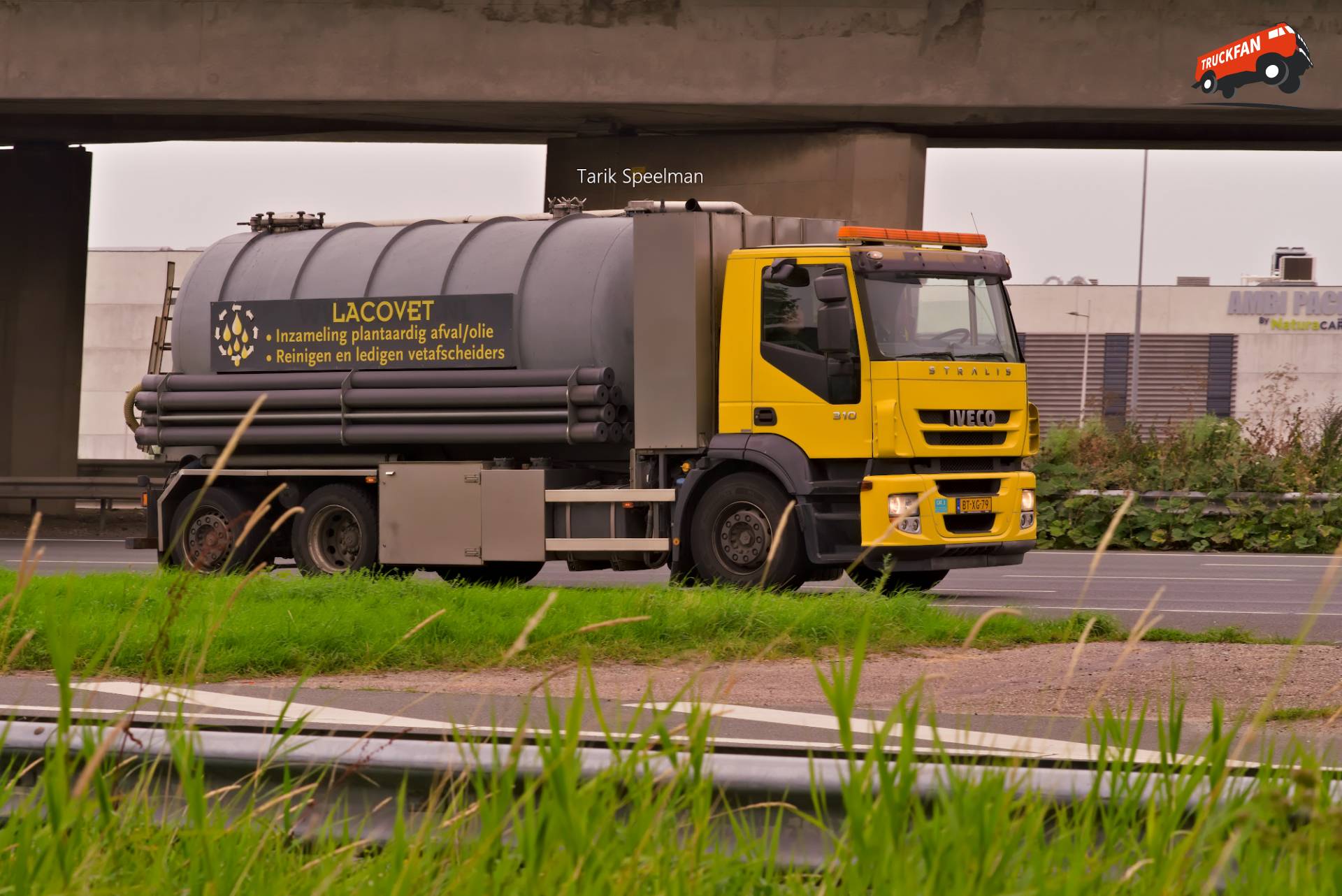 Iveco Stralis vrachtwagen met kenteken BT-XG-79