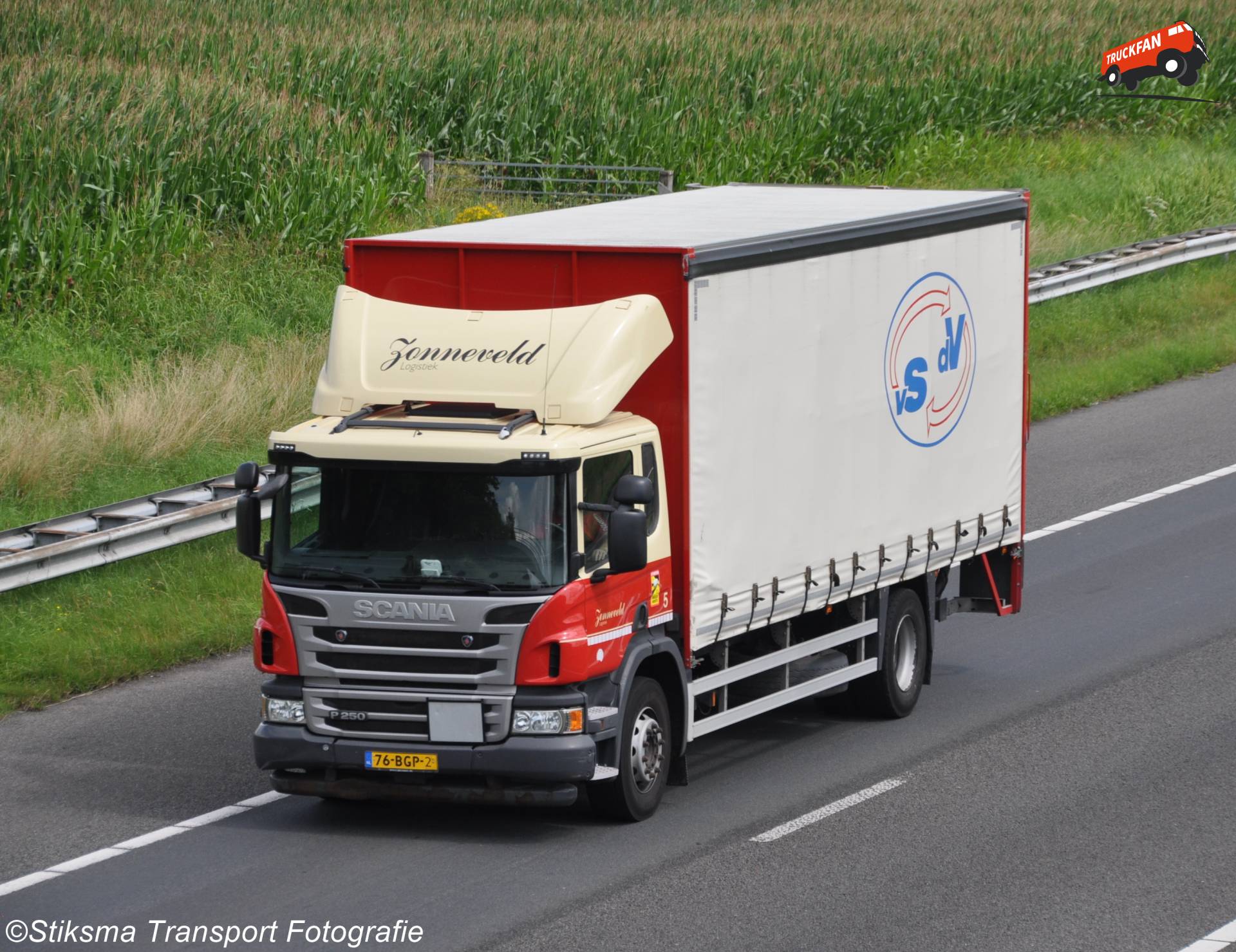 Scania P250 vrachtwagen van Zonneveld Logistiek
