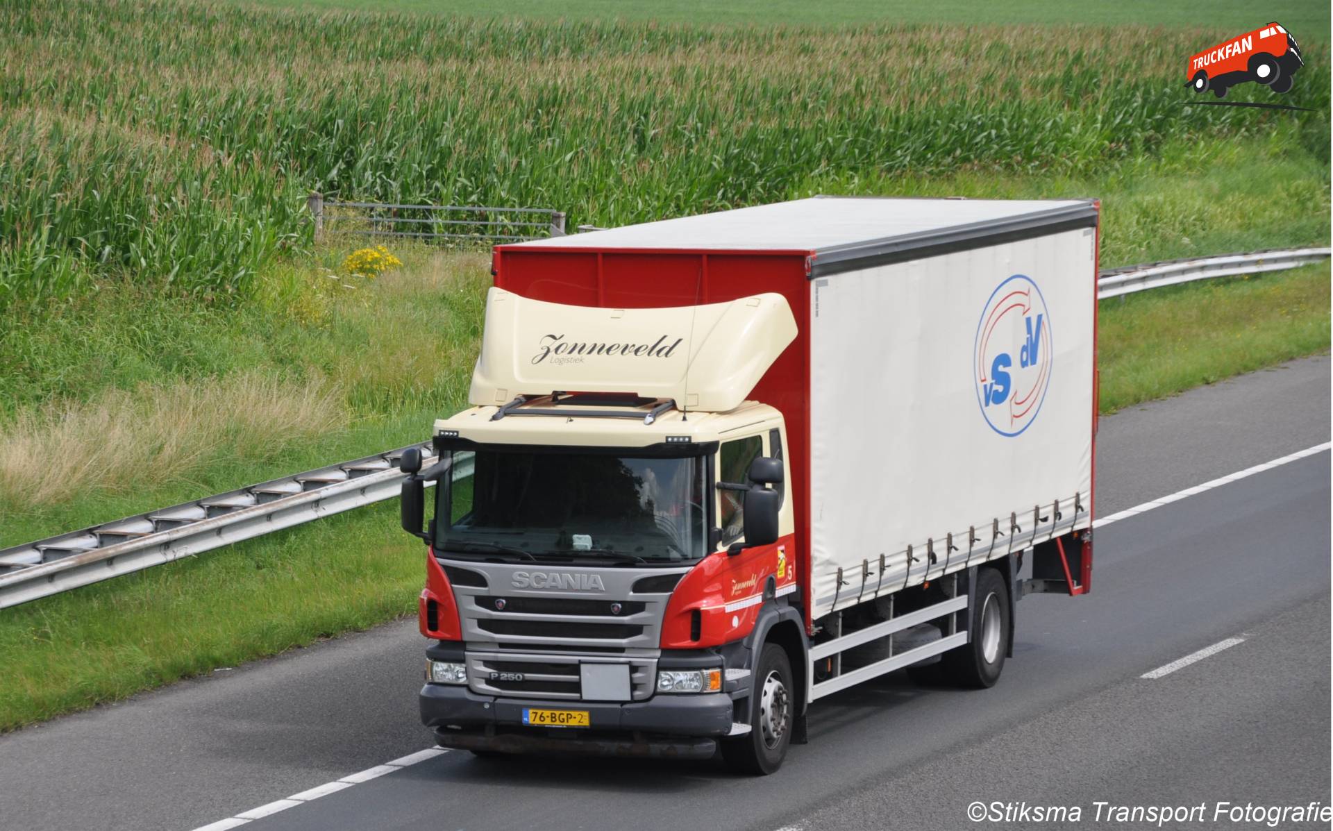 Scania P250 vrachtwagen van Zonnveld Logistiek