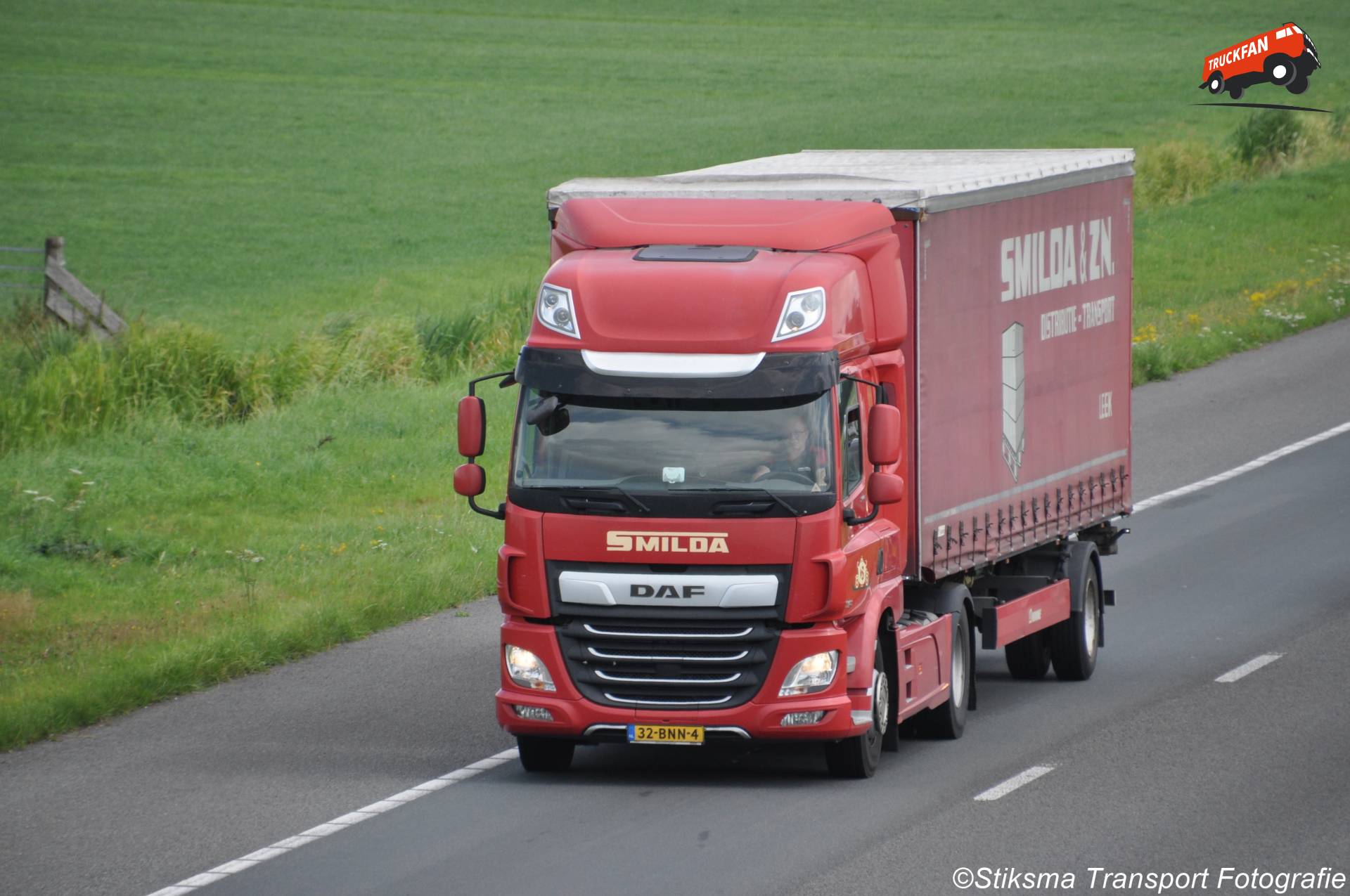 DAF CF truck van Smilda & Zn
