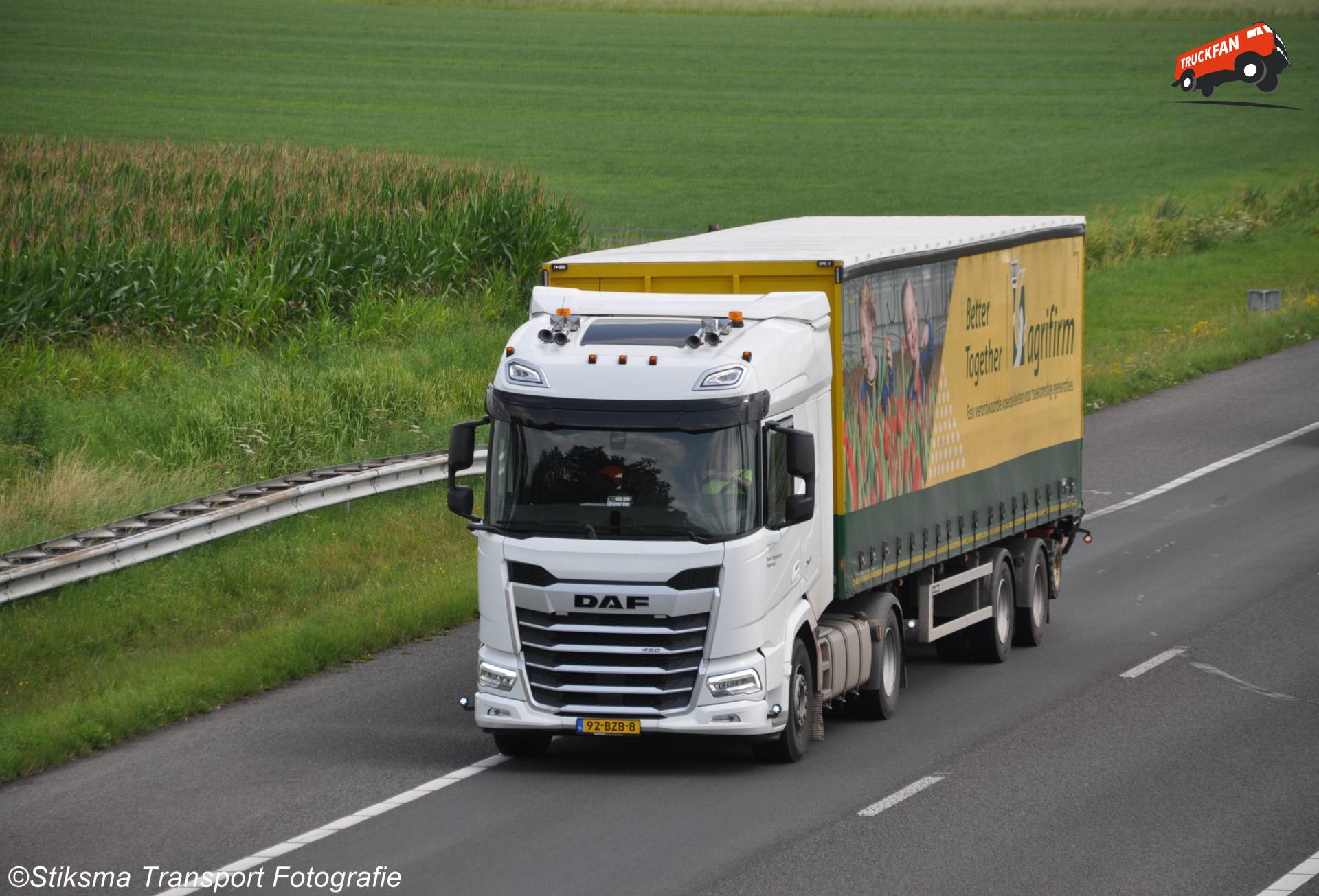 DAF XF 2021 vrachtwagen van Stam Transport BV