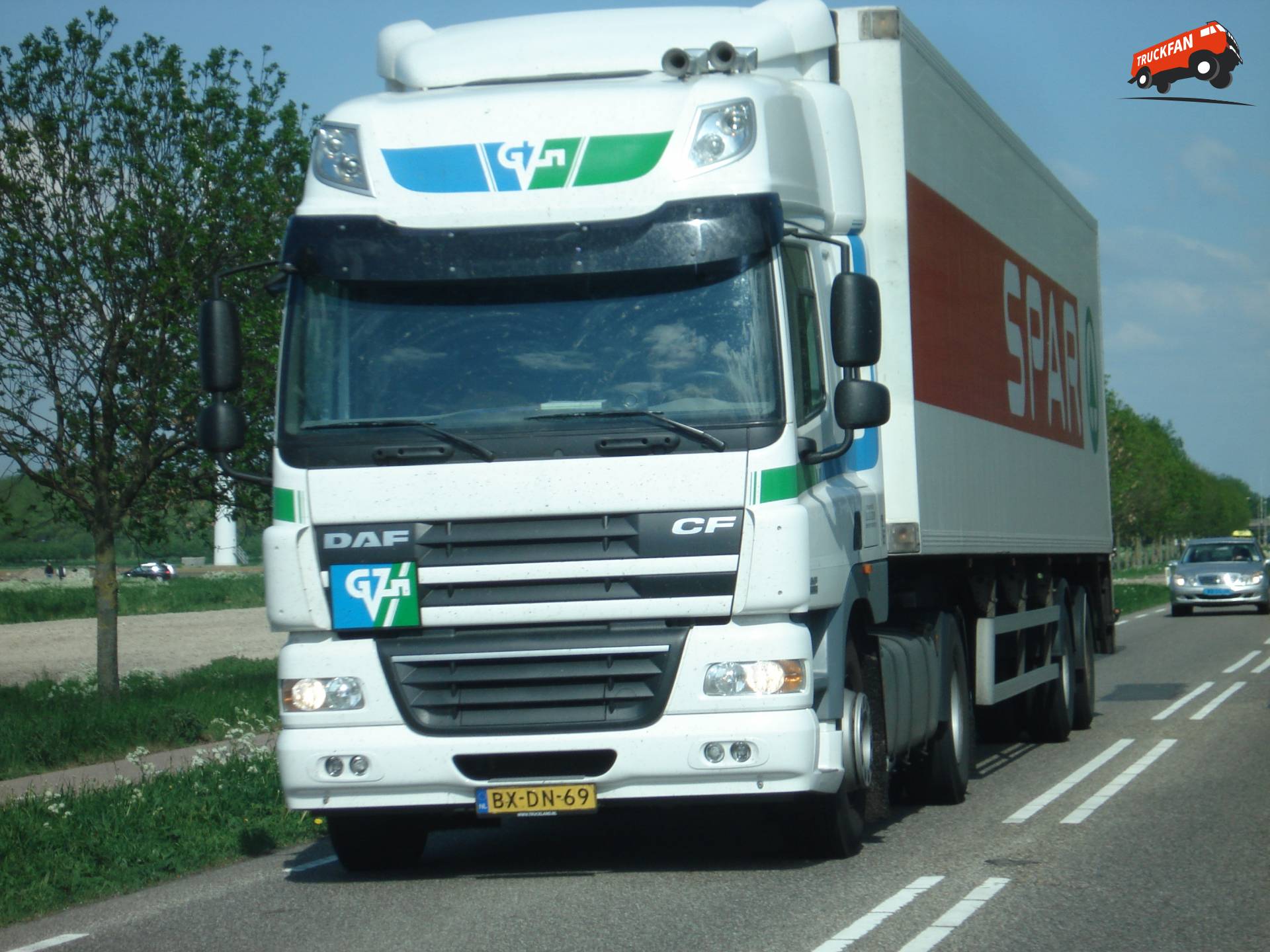 DAF CF85 vrachtwagen eigendom van G Vlug