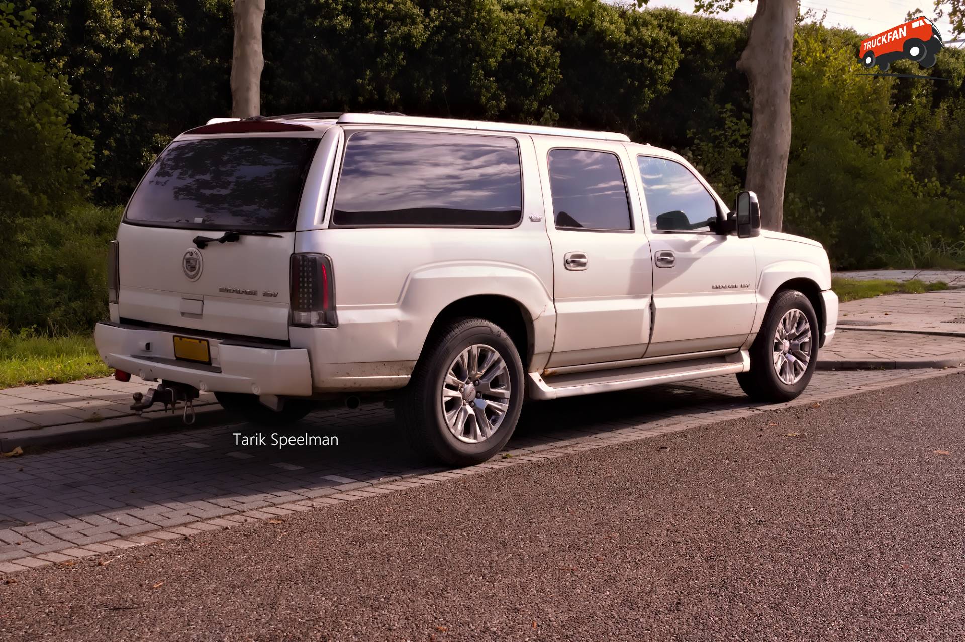 Cadillac Escalade ESV in Zwijndrecht