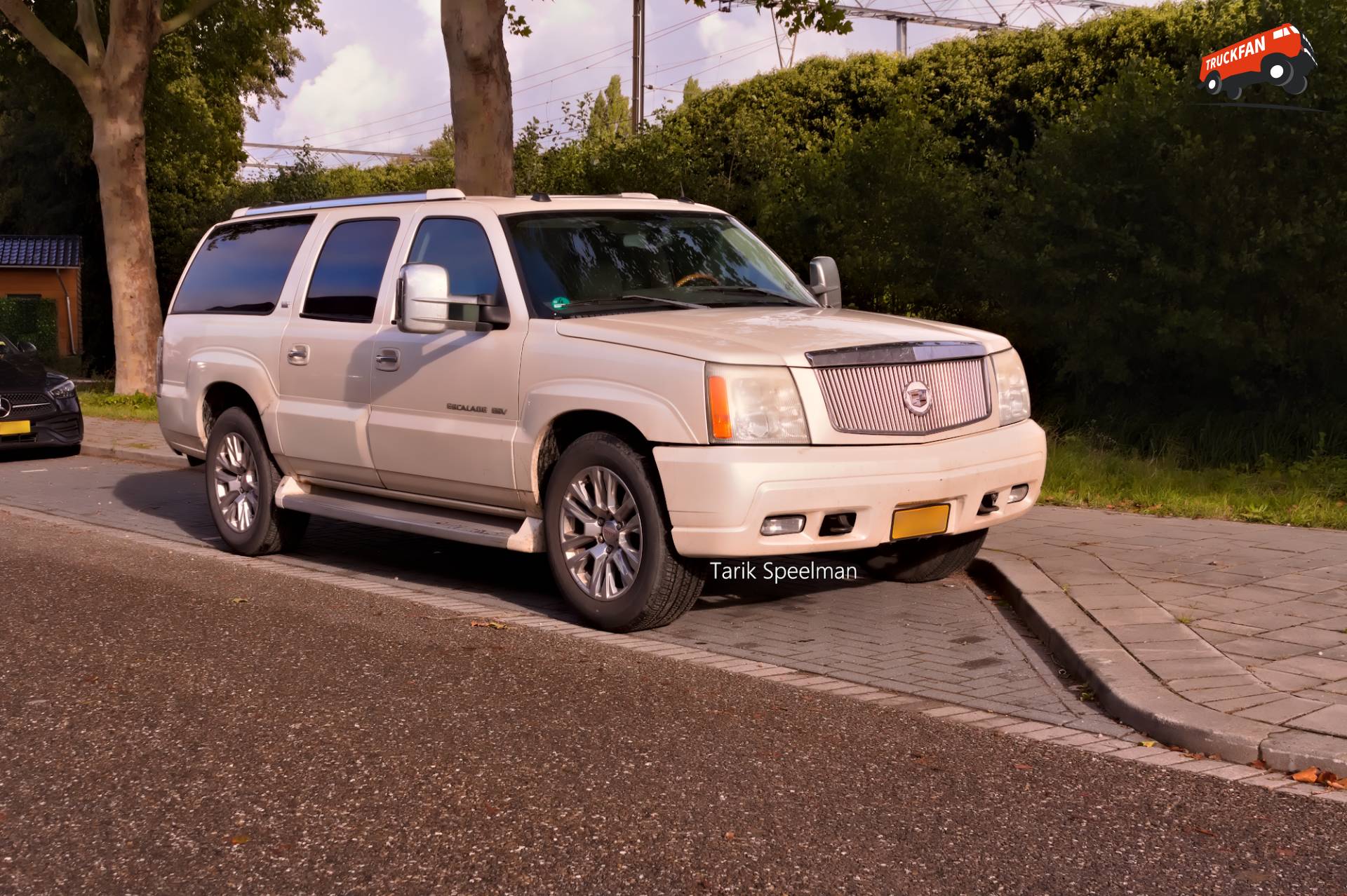 Cadillac Escalade ESV in Zwijndrecht