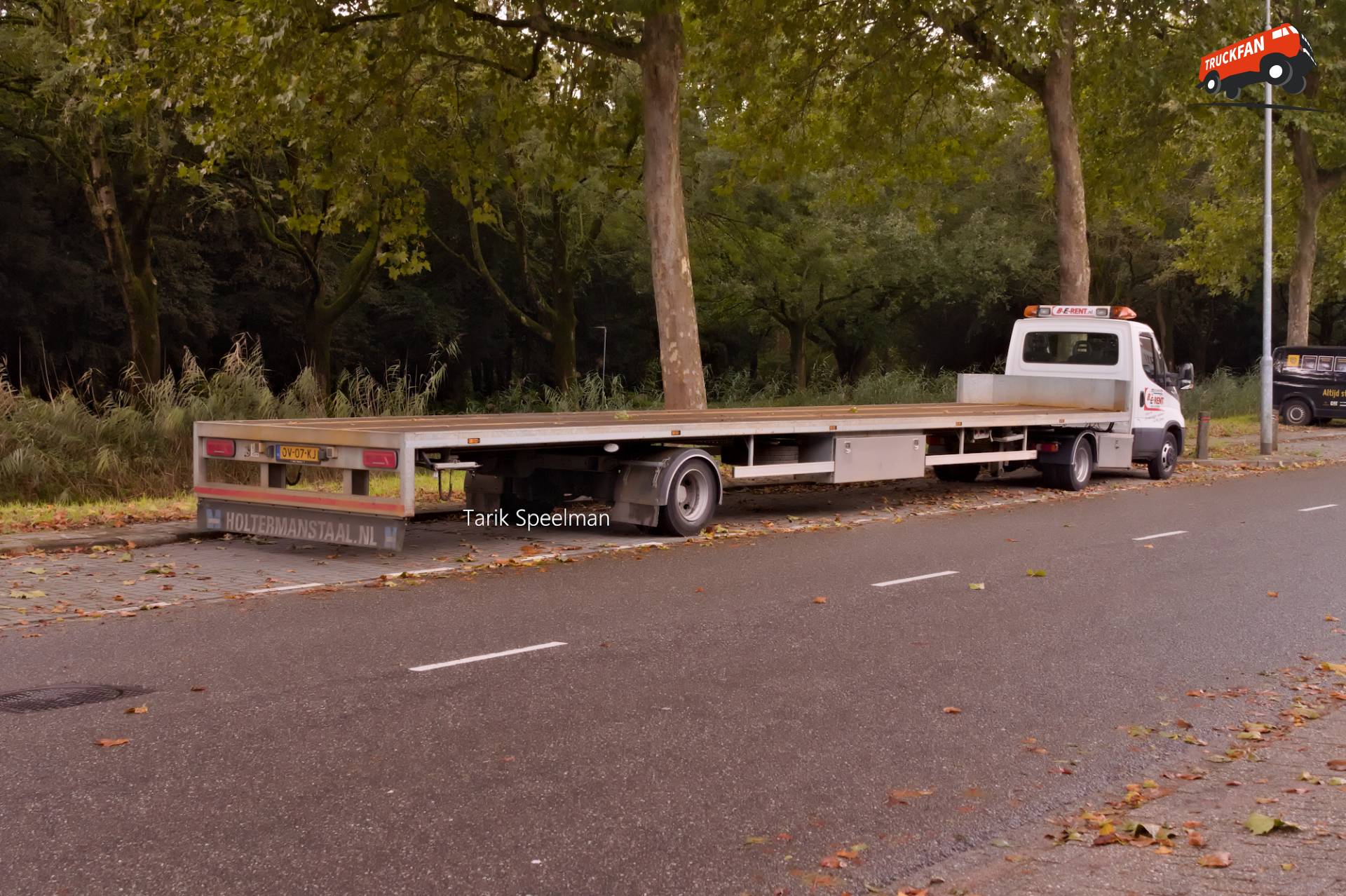 Iveco Daily met Kuiper PLV-G trailer in Zwijndrecht