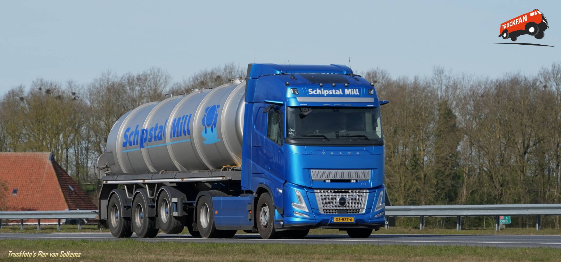 Volvo FH5 Aero Tanktransport op A7 Joure