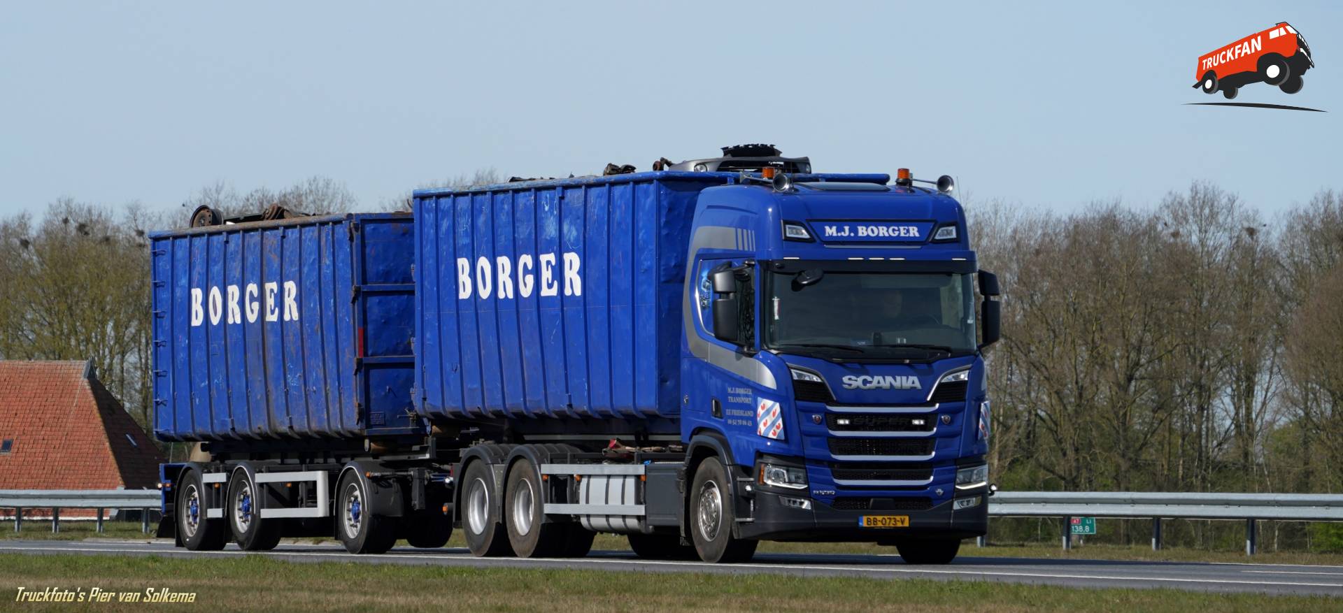 Scania 530R vrachtwagen bij A7 Joure