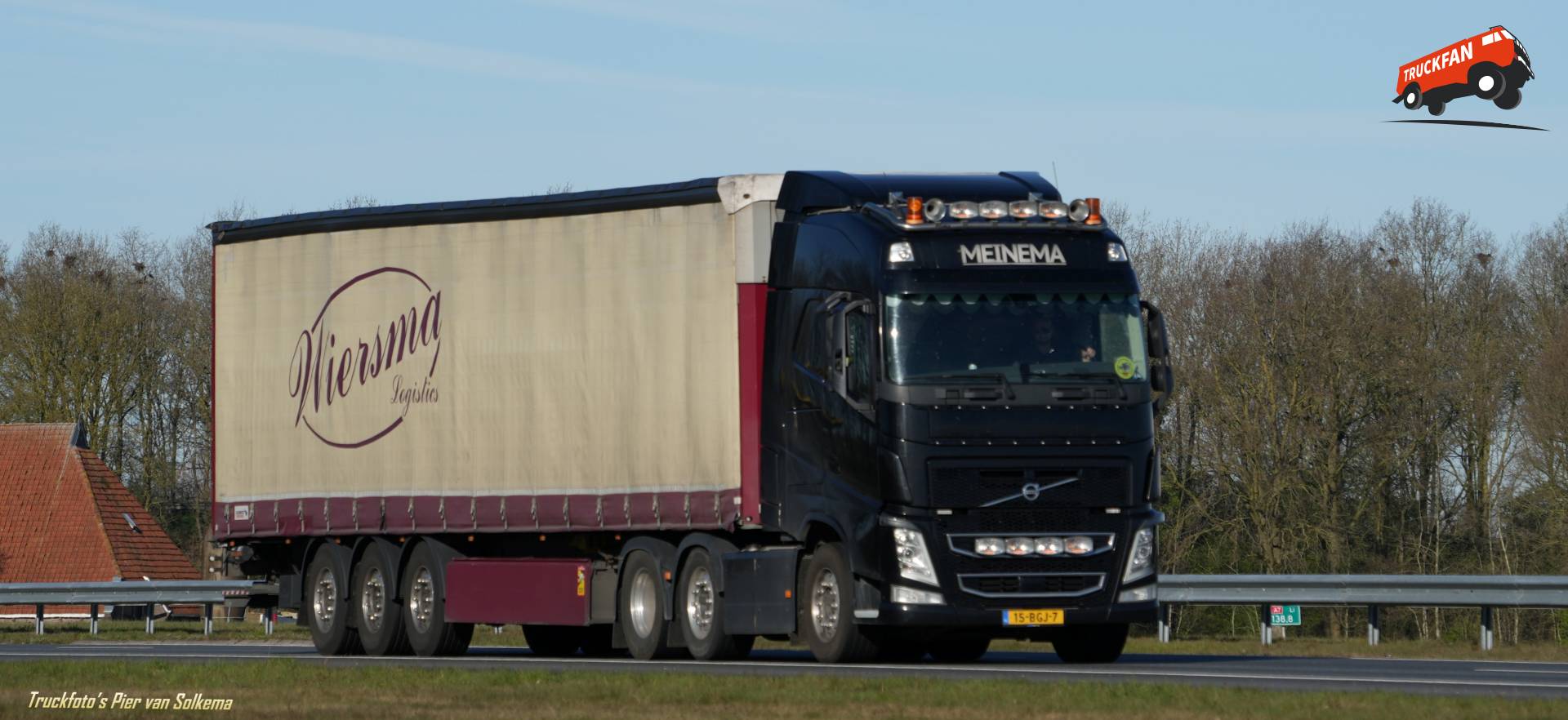 Volvo FH vrachtwagen bij A7 Joure