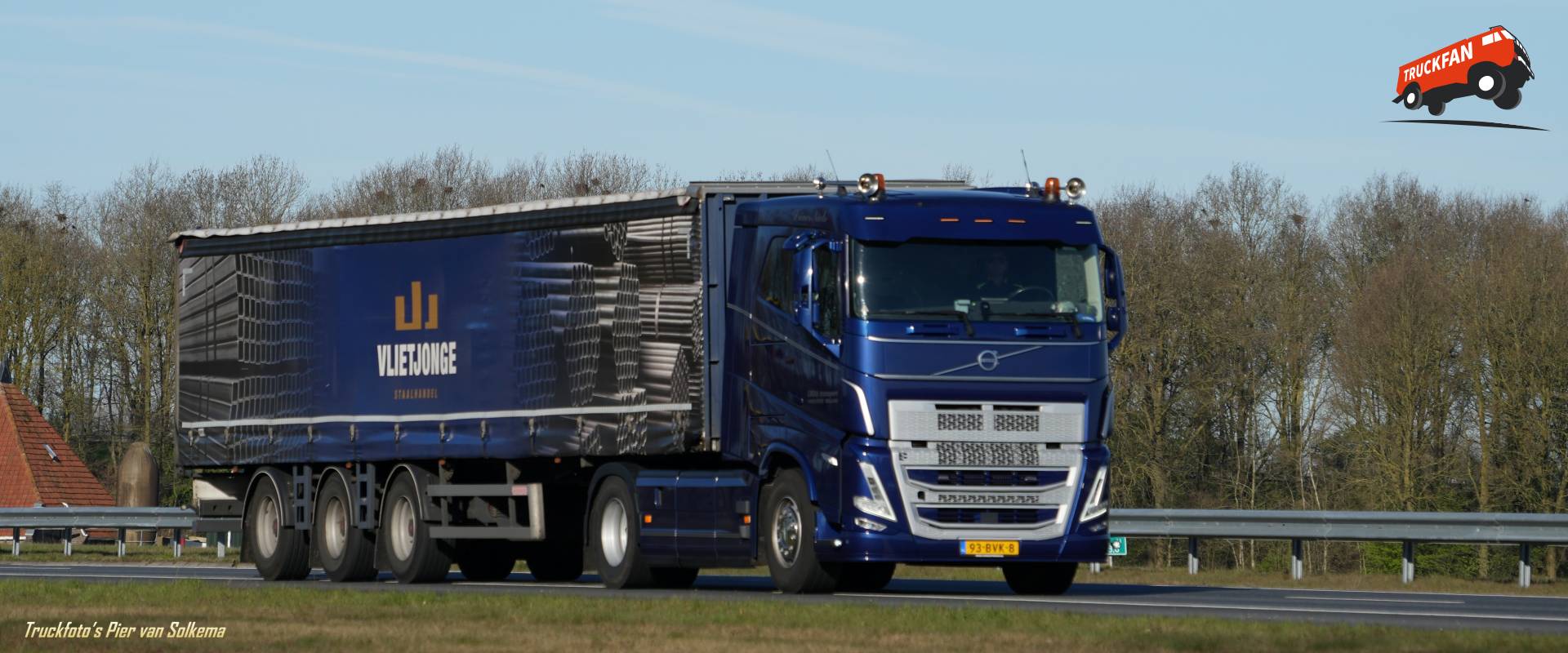 Volvo FH5 vrachtwagen van Likra Transport