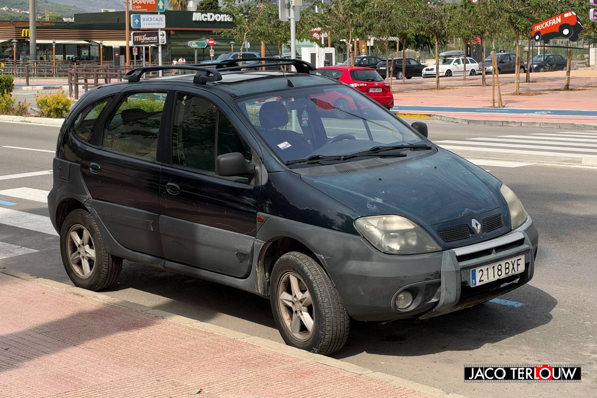 Renault Scenic RX4 geparkeerd aan de Costa Blanca