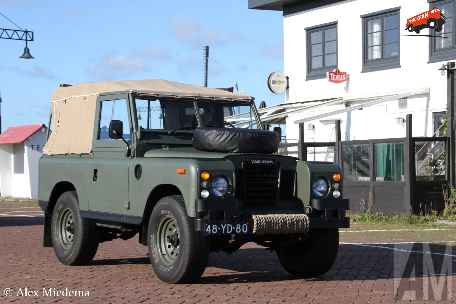 Land Rover Series 1975 in Oudeschild Harbor