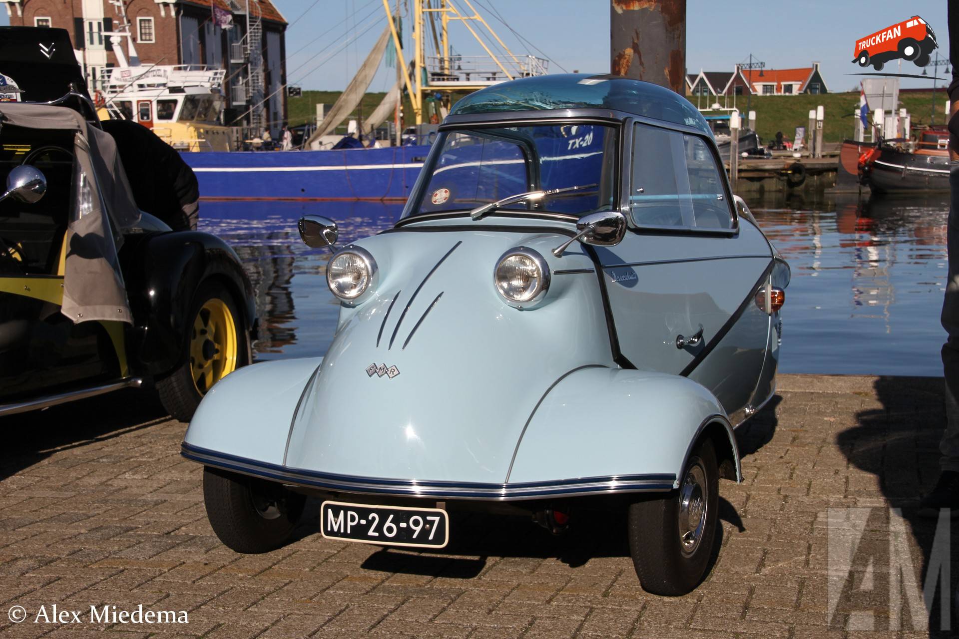 Messerschmitt KR200 uit 1963 in haven Oudeschild